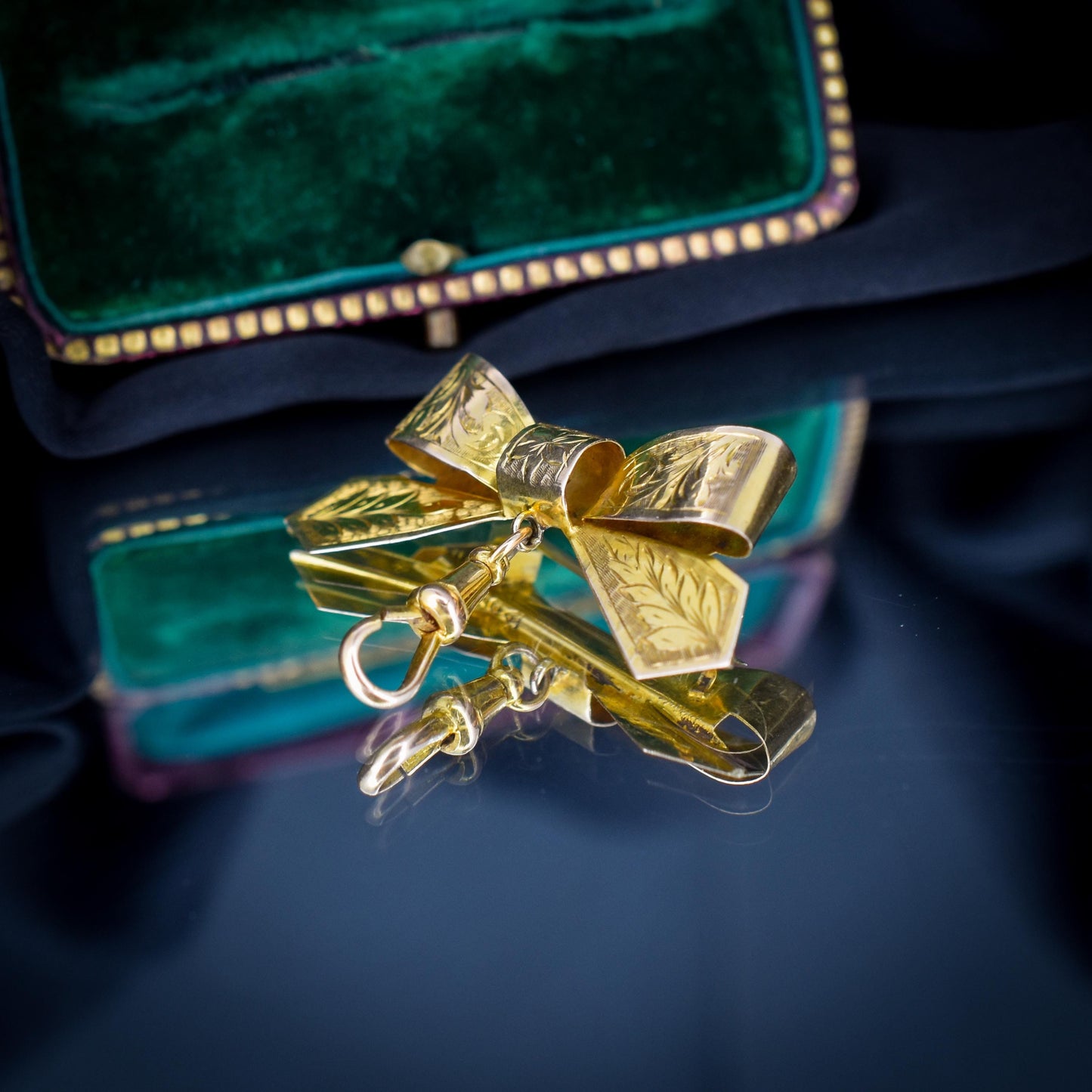 Antique Chester '1923' 9ct Gold Engraved Bow Brooch with Dog Clip Drop