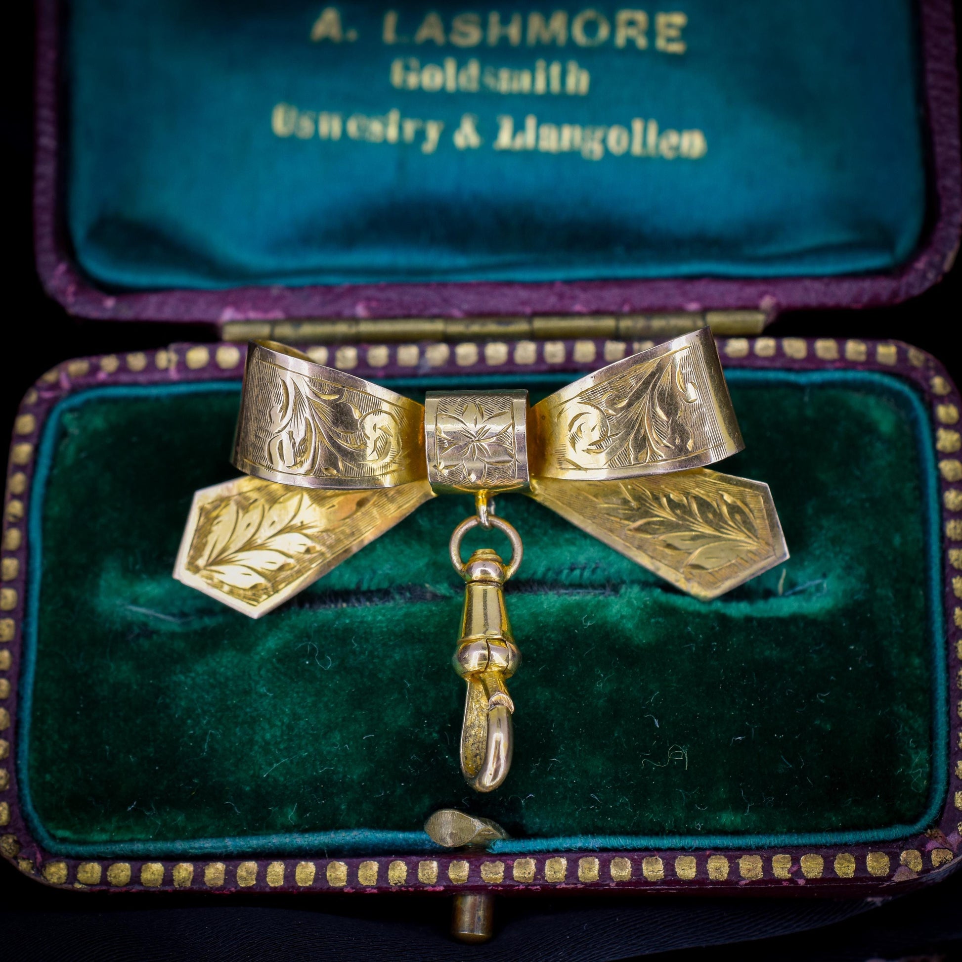 Antique Chester '1923' 9ct Gold Engraved Bow Brooch with Dog Clip Drop