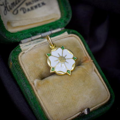 Vintage Yorkshire White Rose Enamel 9ct Gold Charm