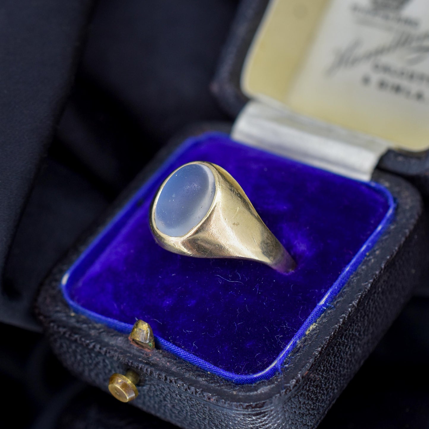 Vintage Moonstone Oval Solitaire Signet 9ct Yellow Gold Ring