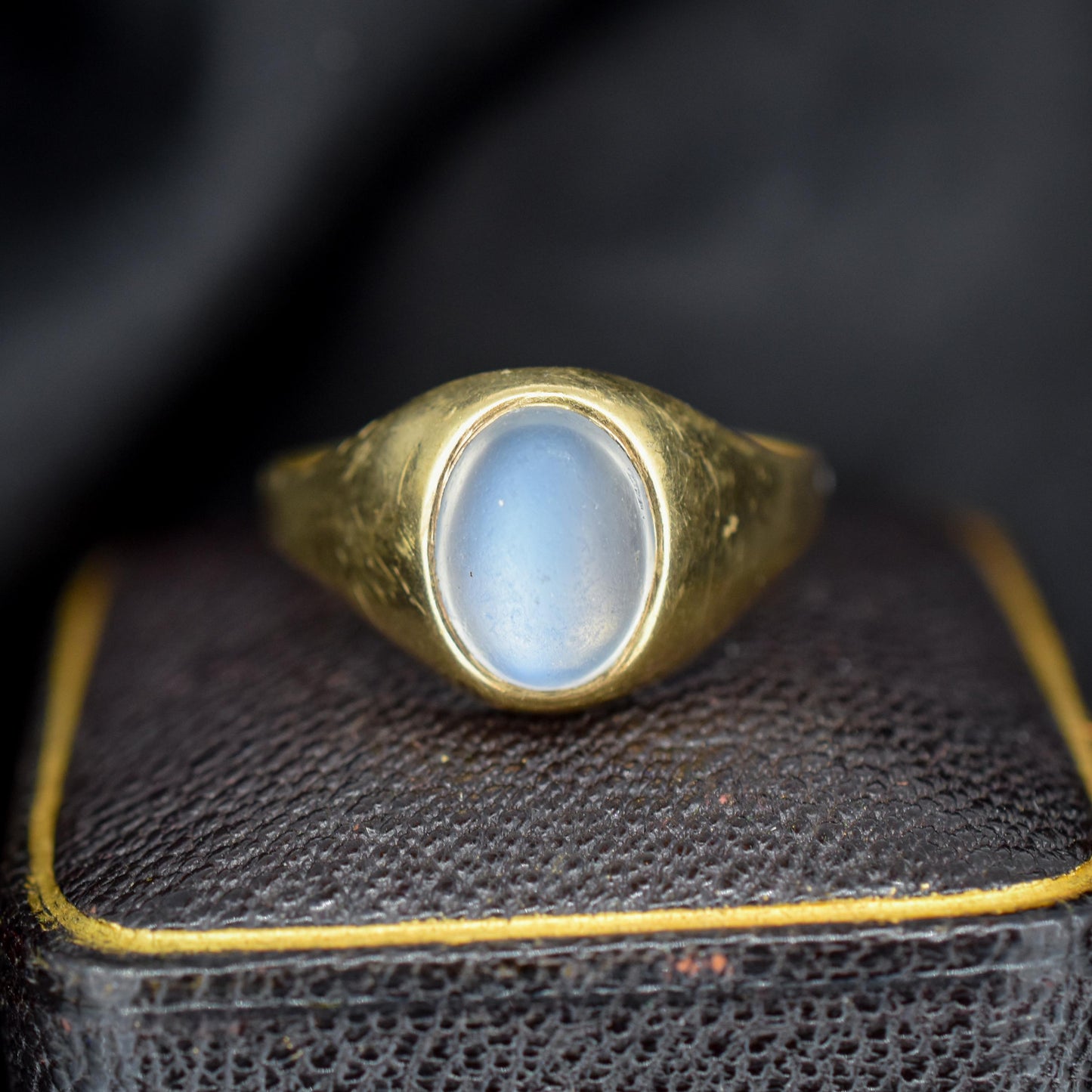Vintage Moonstone Oval Solitaire Signet 9ct Yellow Gold Ring