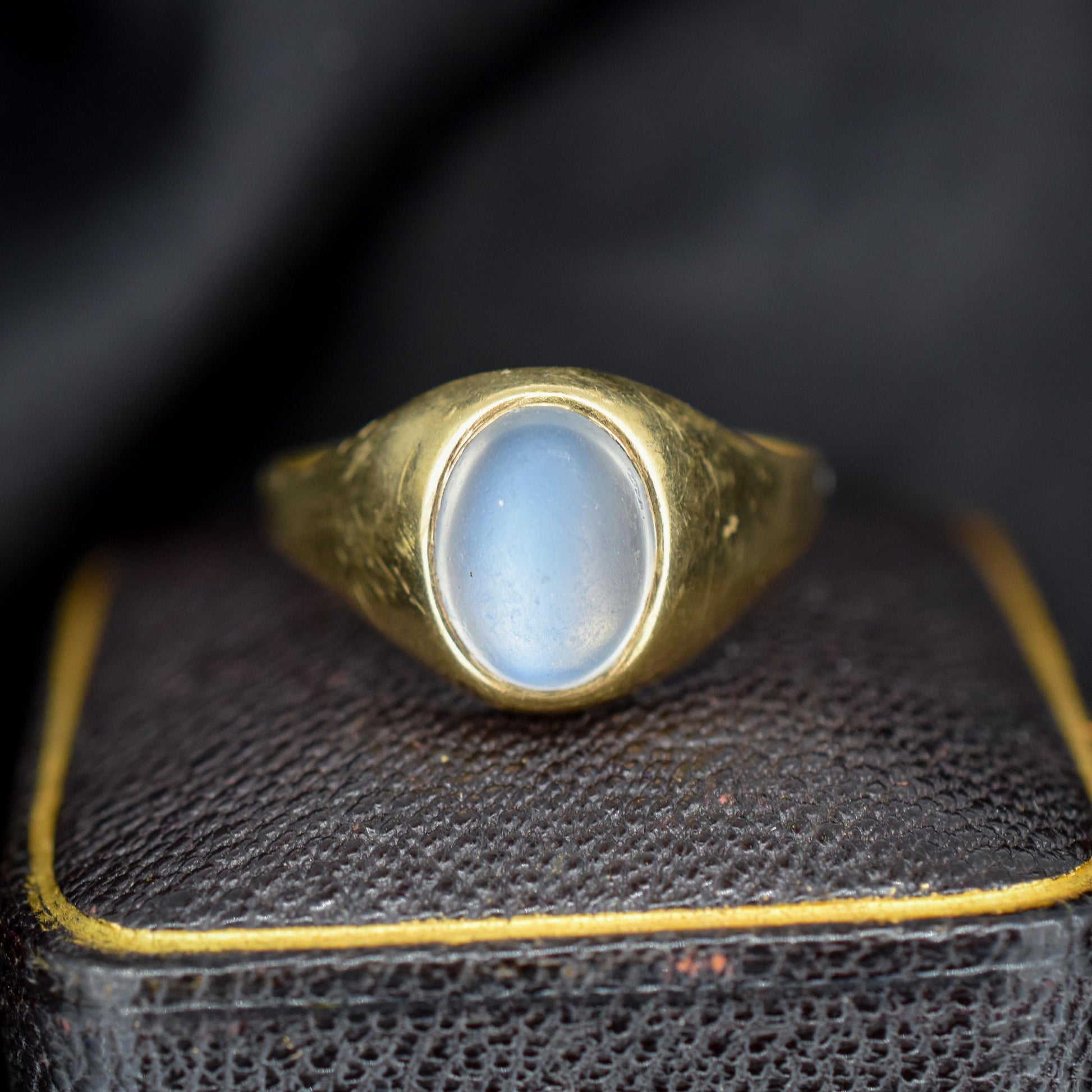 Vintage Moonstone Oval Solitaire Signet 9ct Yellow Gold Ring