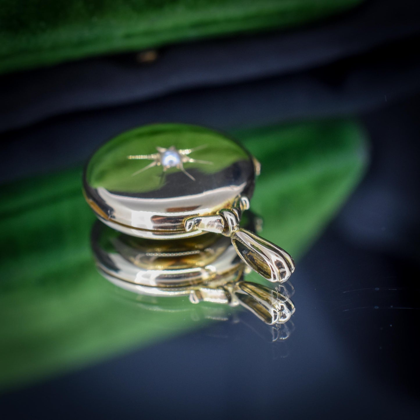 Antique '1907' Pearl Starburst 9ct Gold Round Locket Pendant