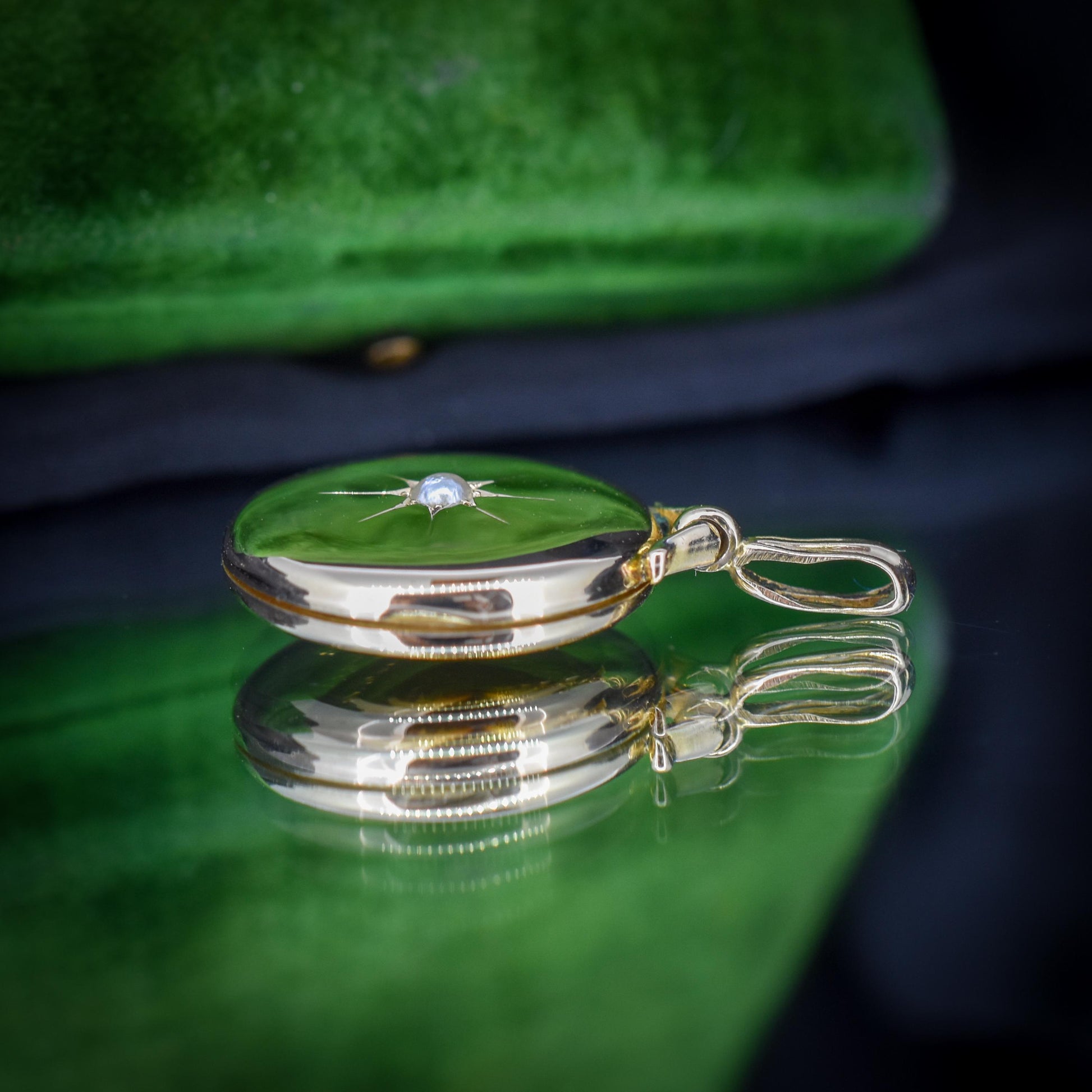 Antique '1907' Pearl Starburst 9ct Gold Round Locket Pendant