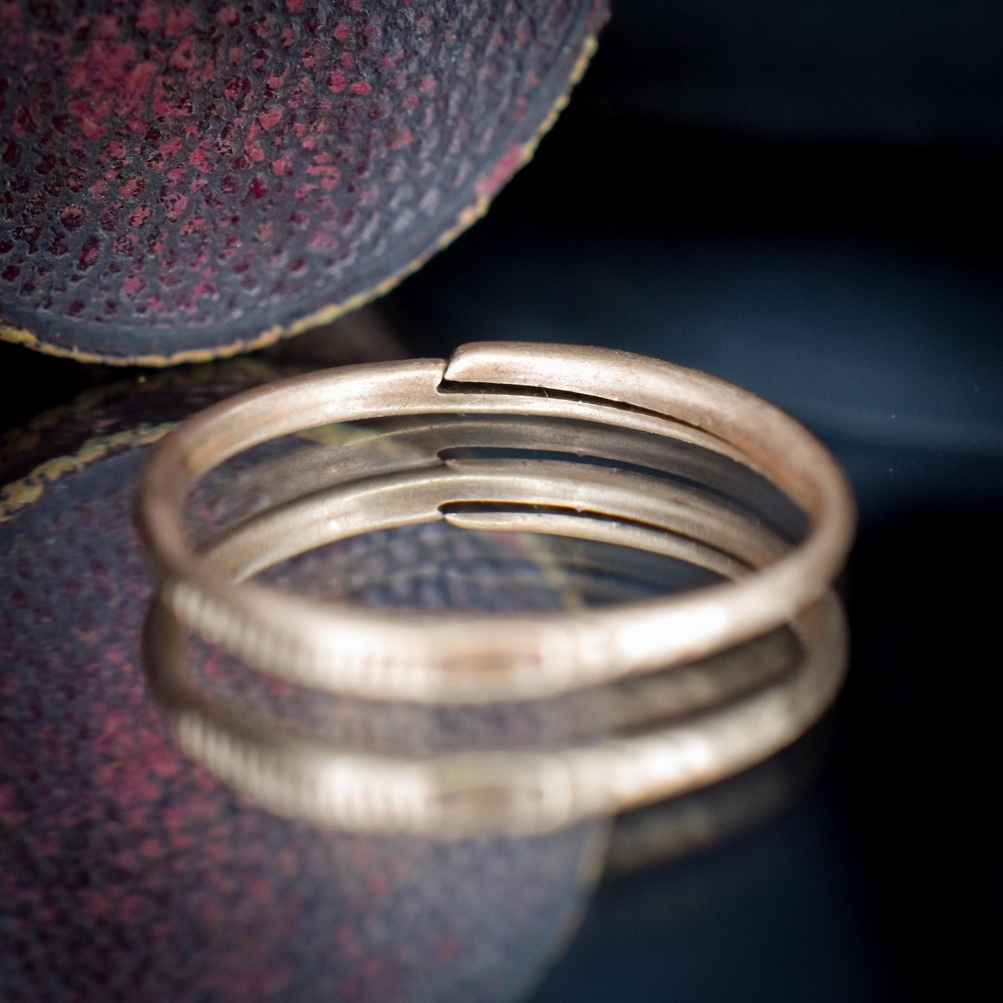 Antique Georgian 9ct Gold Snake Ouroboros Engraved Split Ring, 20mm