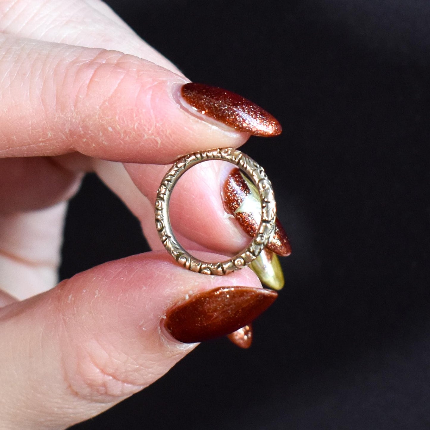 Antique Georgian 9ct Gold Engraved Split Ring, 17mm