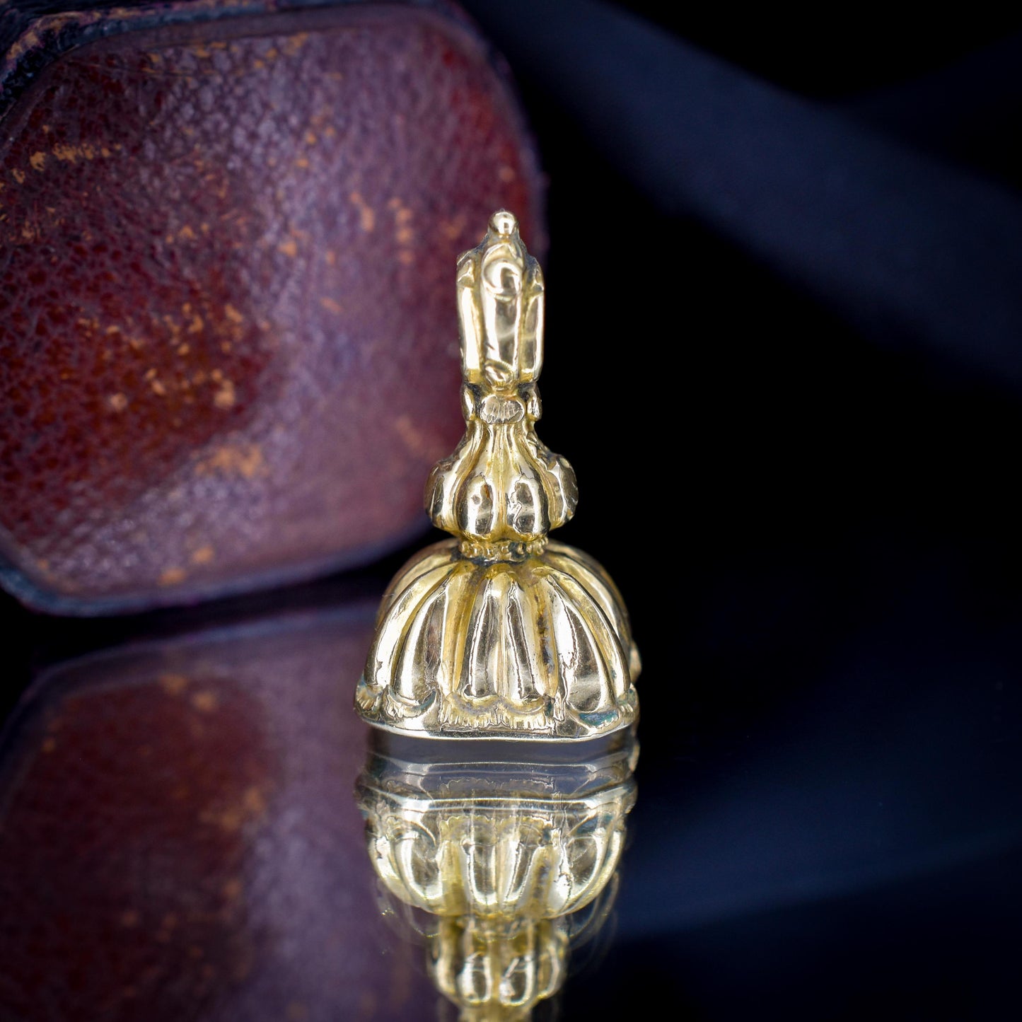 Antique Chalcedony 'A TRUE FRIEND' Intaglio Gold Cased Fob Seal Pendant