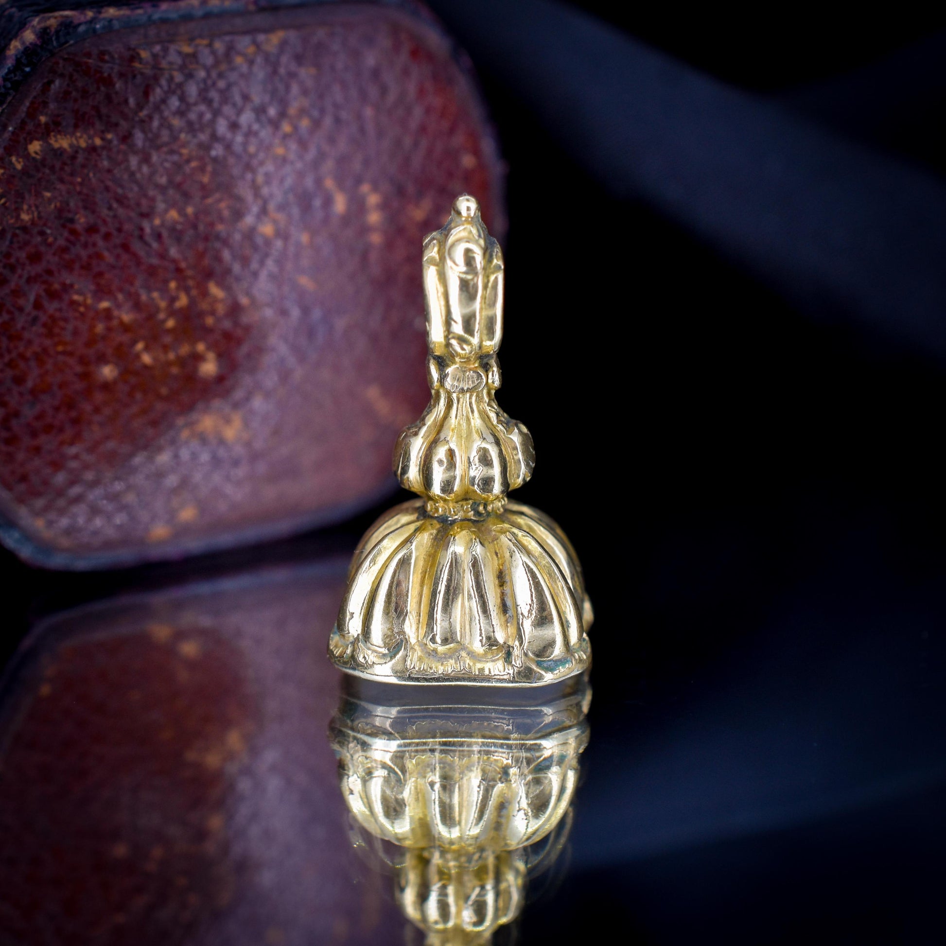 Antique Chalcedony 'A TRUE FRIEND' Intaglio Gold Cased Fob Seal Pendant