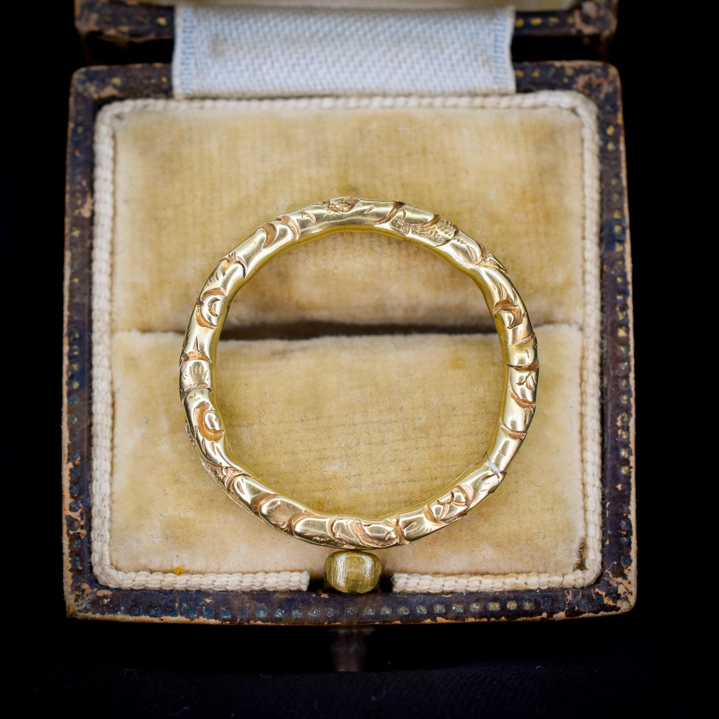 Antique Large Georgian 12ct Gold Engraved Split Ring, 24mm