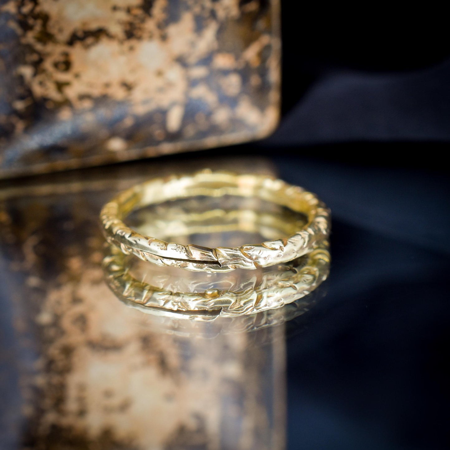 Antique Large Georgian 12ct Gold Engraved Split Ring, 24mm