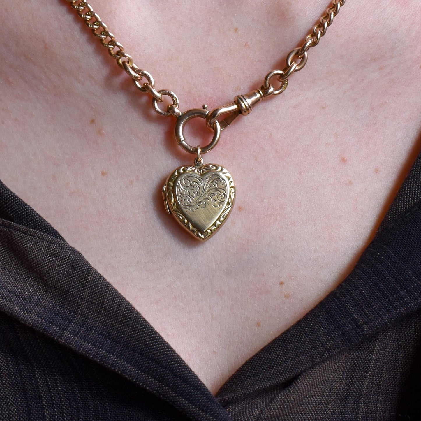 Vintage 9ct Yellow Gold Engraved Fancy Heart Locket Pendant
