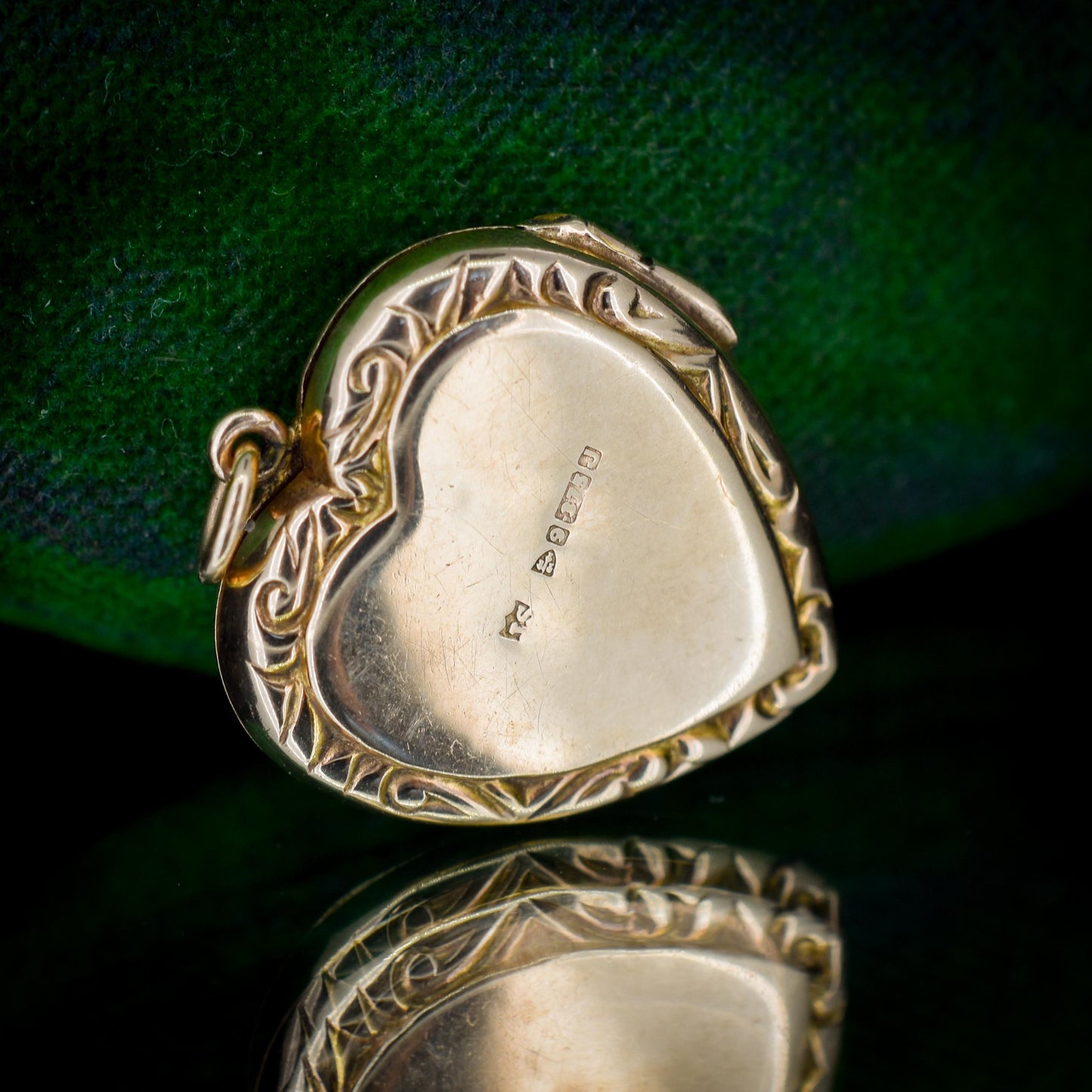 Vintage 9ct Yellow Gold Engraved Fancy Heart Locket Pendant