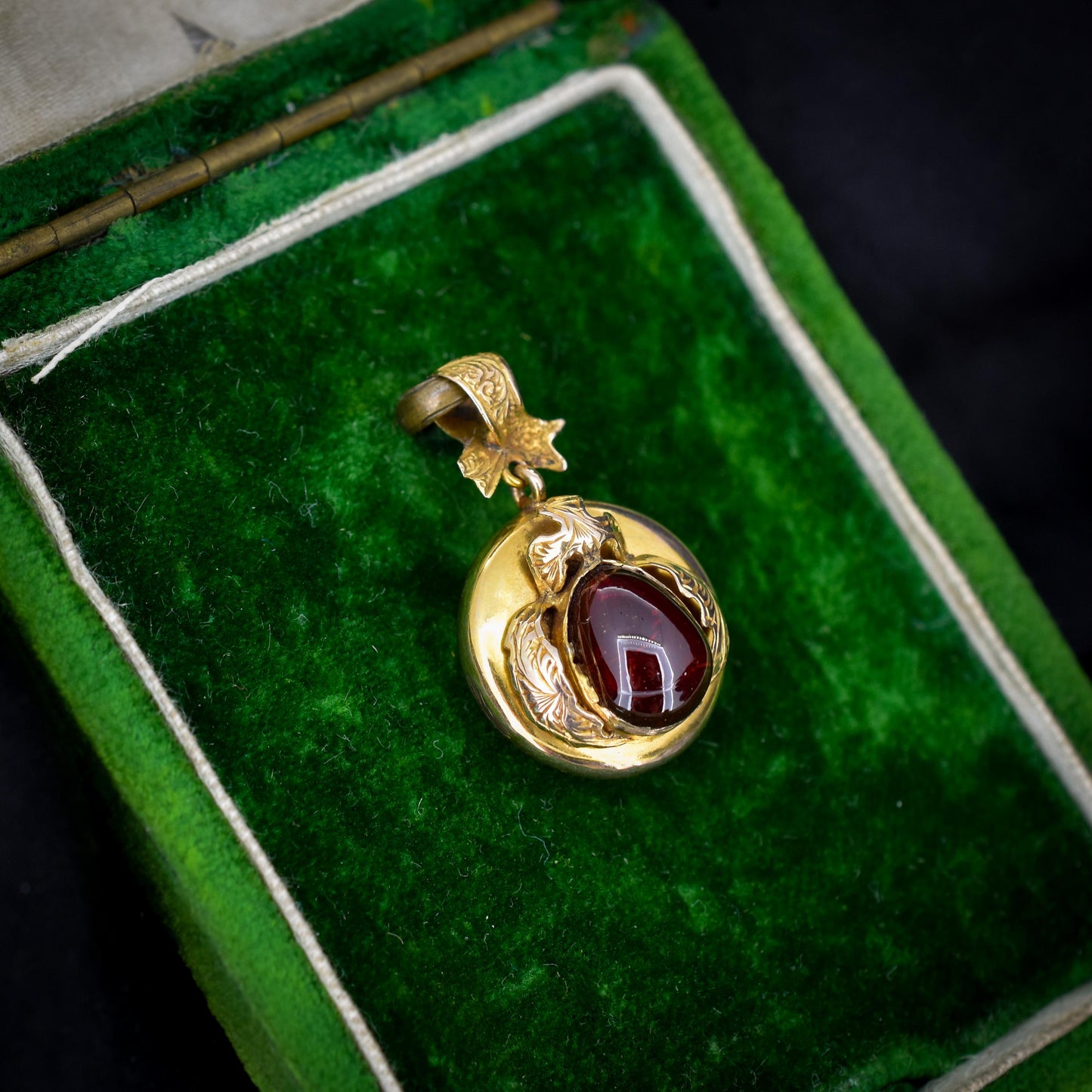 Antique Victorian Cabochon Garnet 11ct Gold Locket Pendant