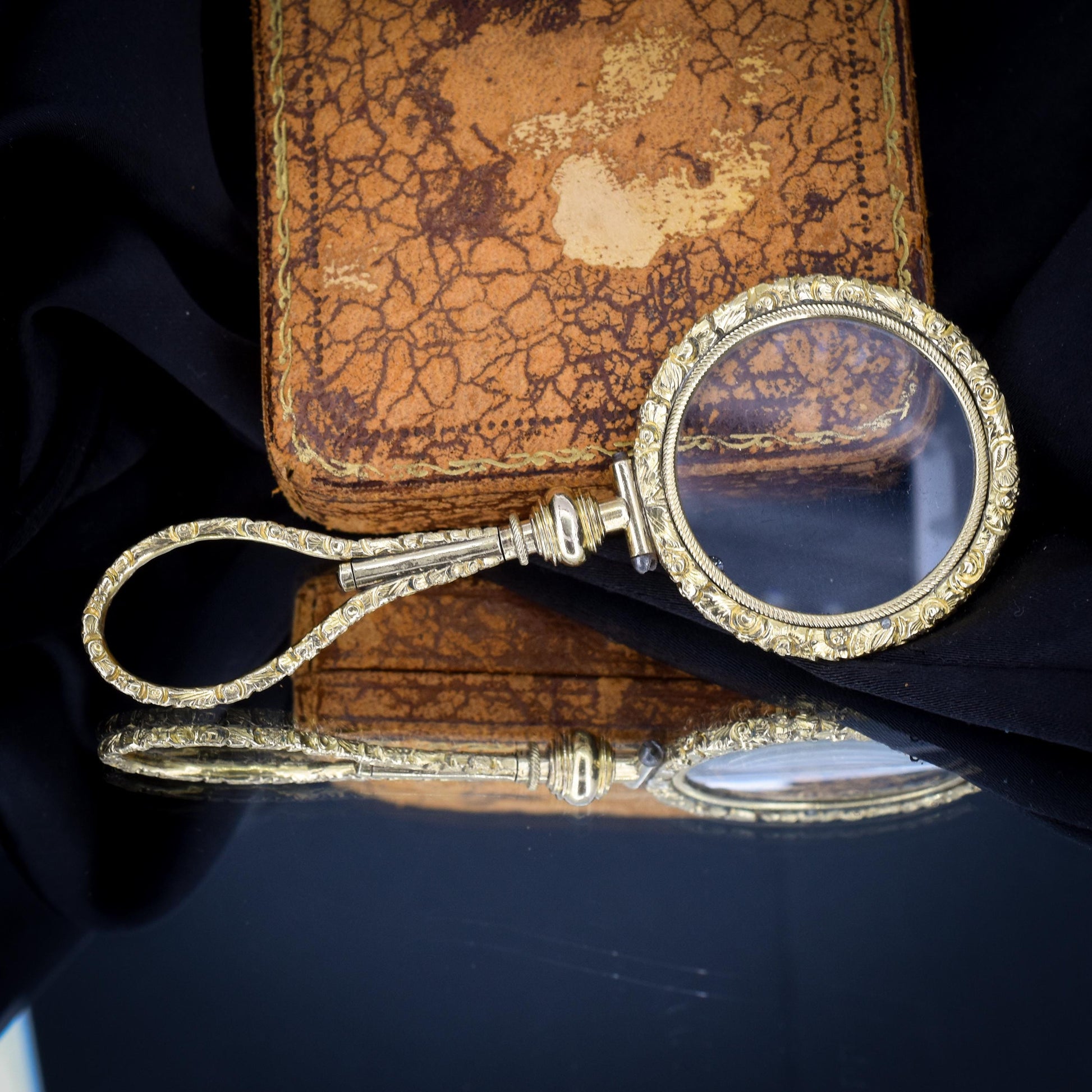 Antique Quizzing Magnifying Glass Rolled Gold Pendant | Georgian
