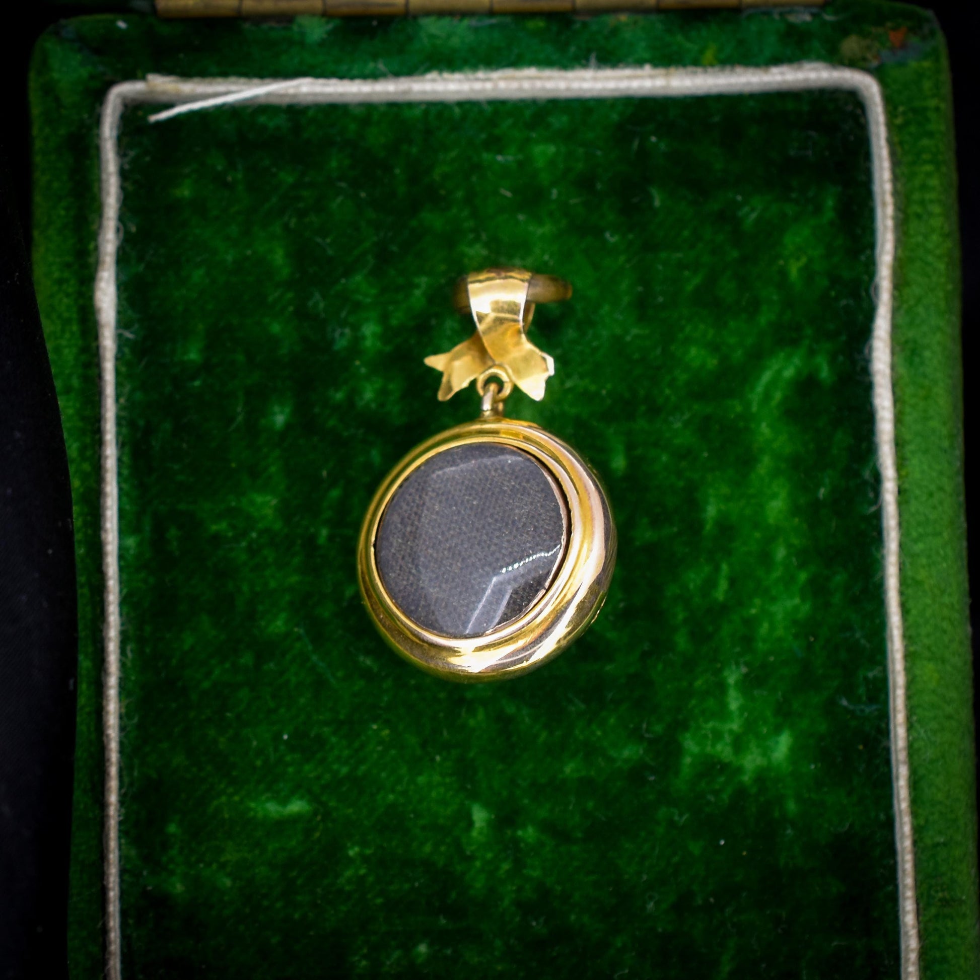 Antique Victorian Cabochon Garnet 11ct Gold Locket Pendant