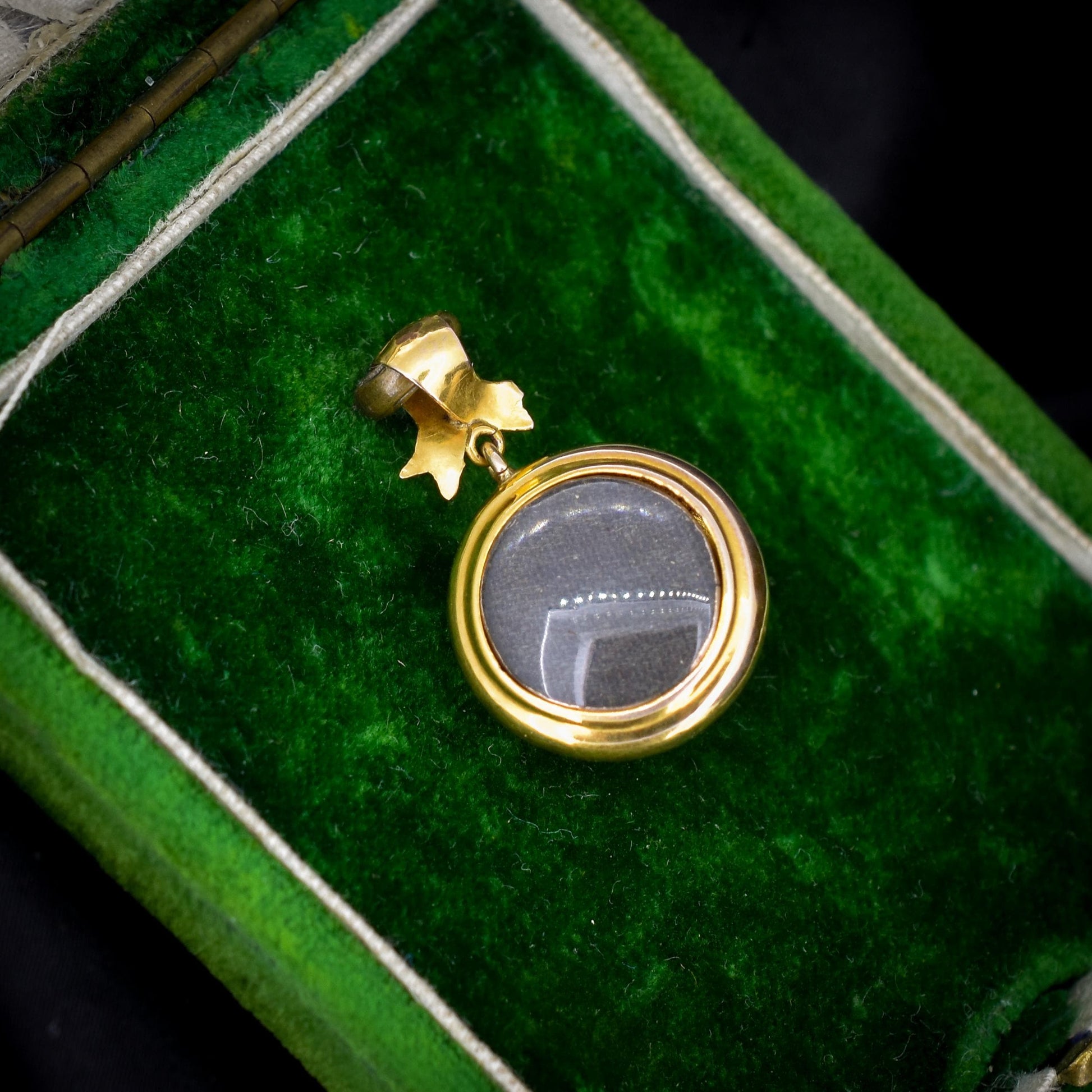 Antique Victorian Cabochon Garnet 11ct Gold Locket Pendant