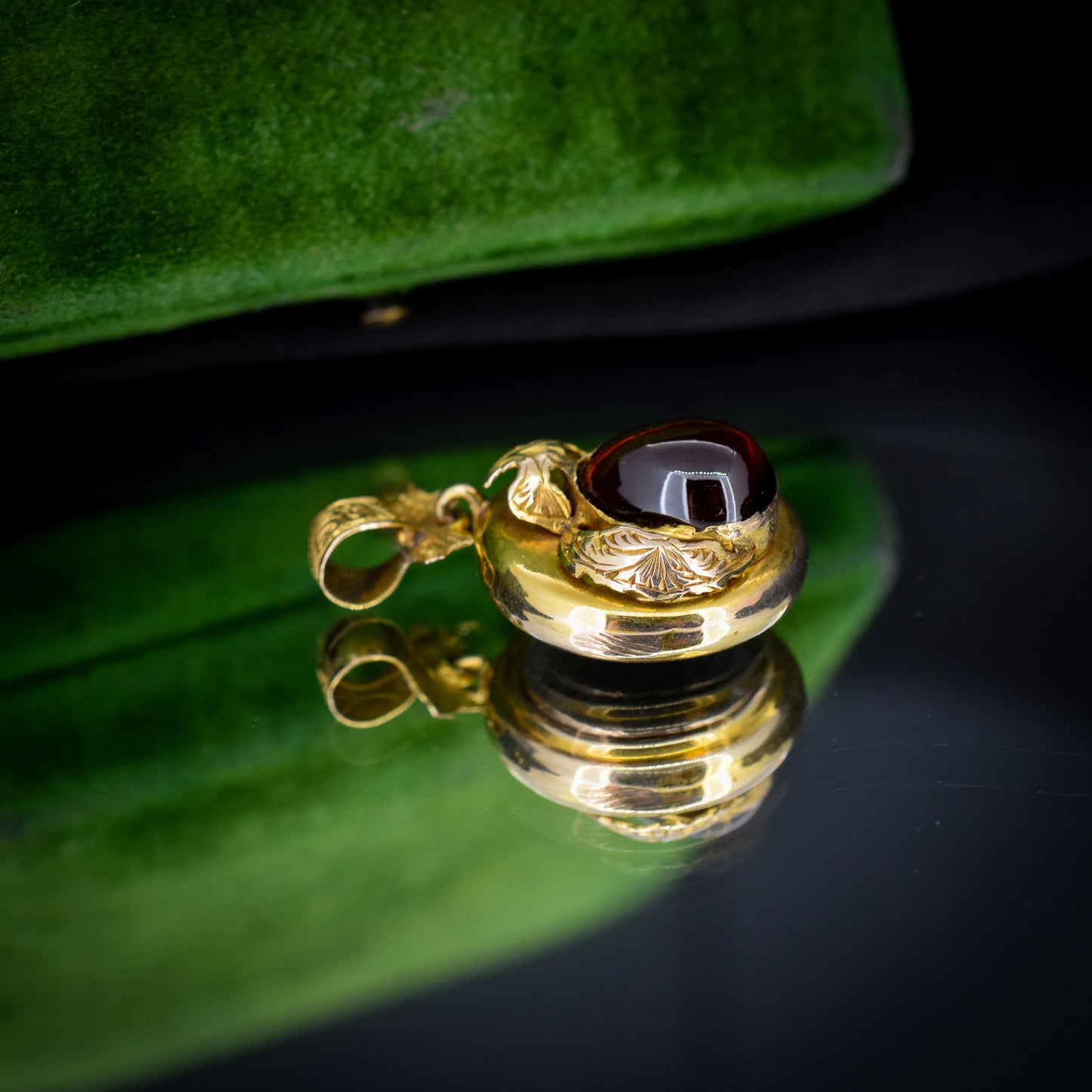 Antique Victorian Cabochon Garnet 11ct Gold Locket Pendant