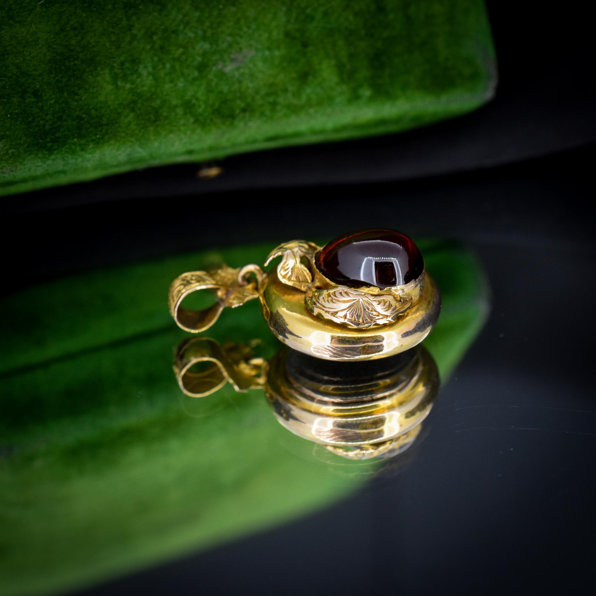 Antique Victorian Cabochon Garnet 11ct Gold Locket Pendant