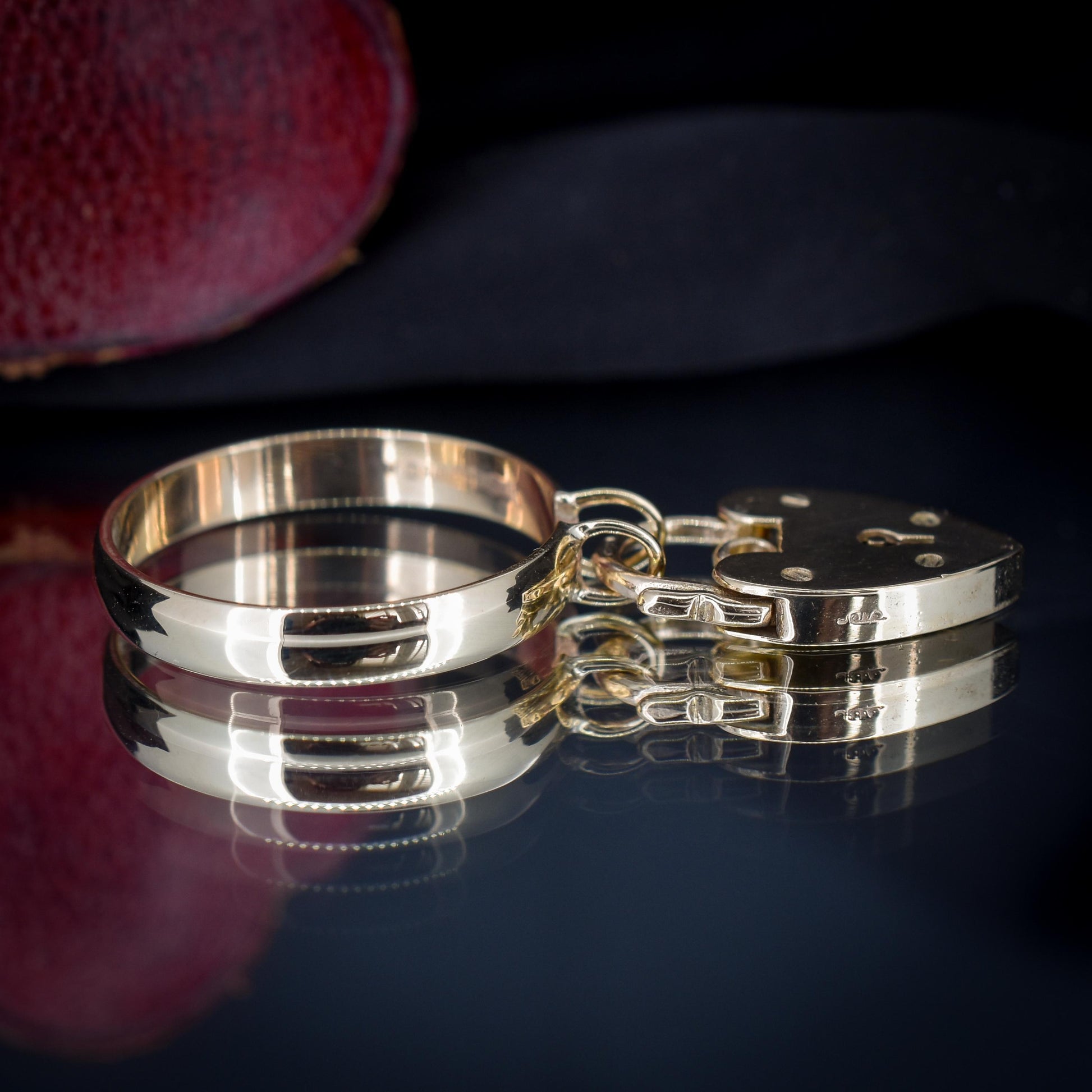 Vintage 'I LOVE YOU' Heart Padlock Drop 9ct Yellow Gold Band Ring