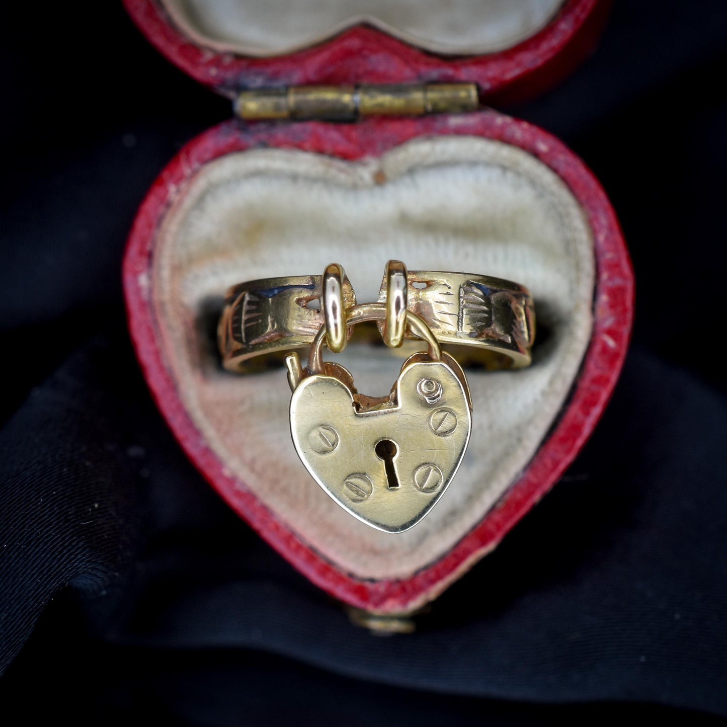 Vintage Hand Claddagh Heart Padlock Drop 9ct Yellow Gold Band Ring