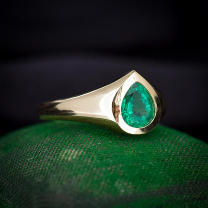 0.81ct Pear-cut Natural Emerald 18ct Gold Signet Gypsy Ring