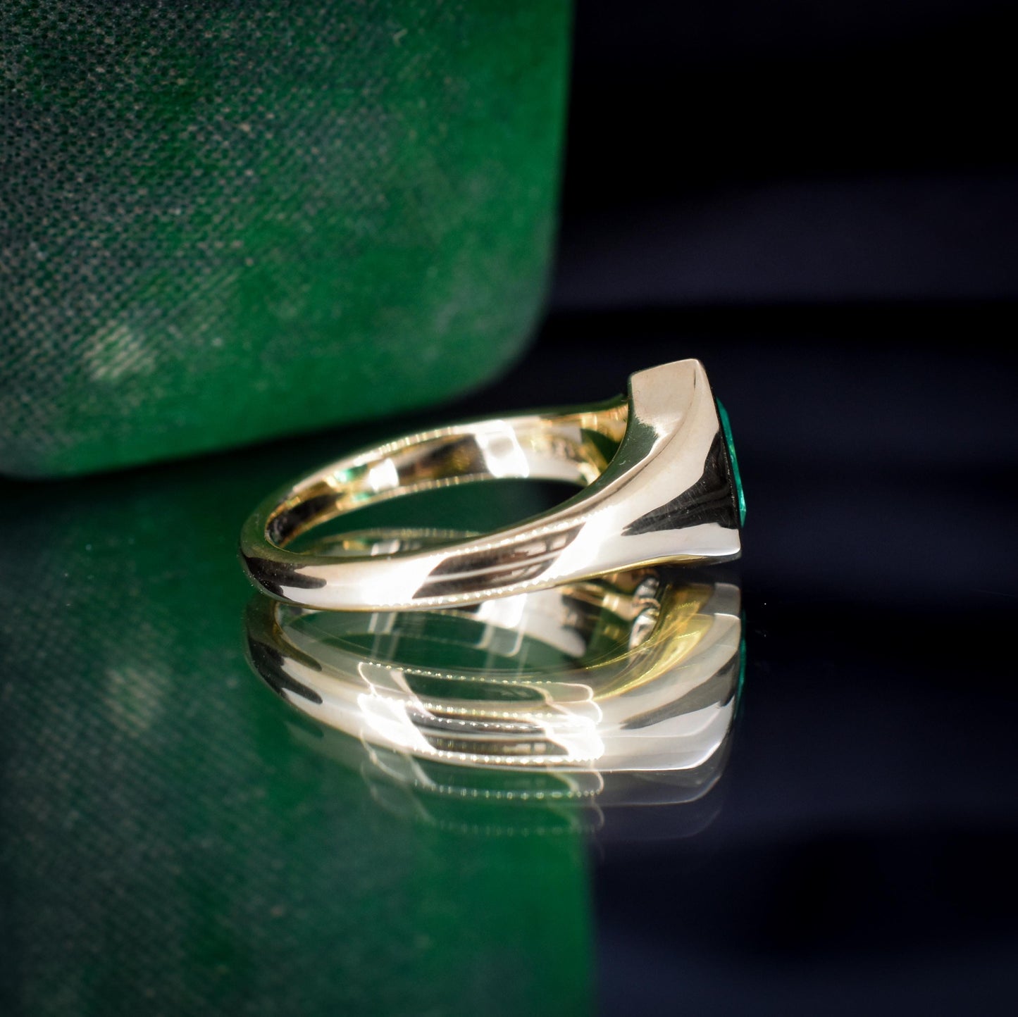 0.81ct Pear-cut Natural Emerald 18ct Gold Signet Gypsy Ring