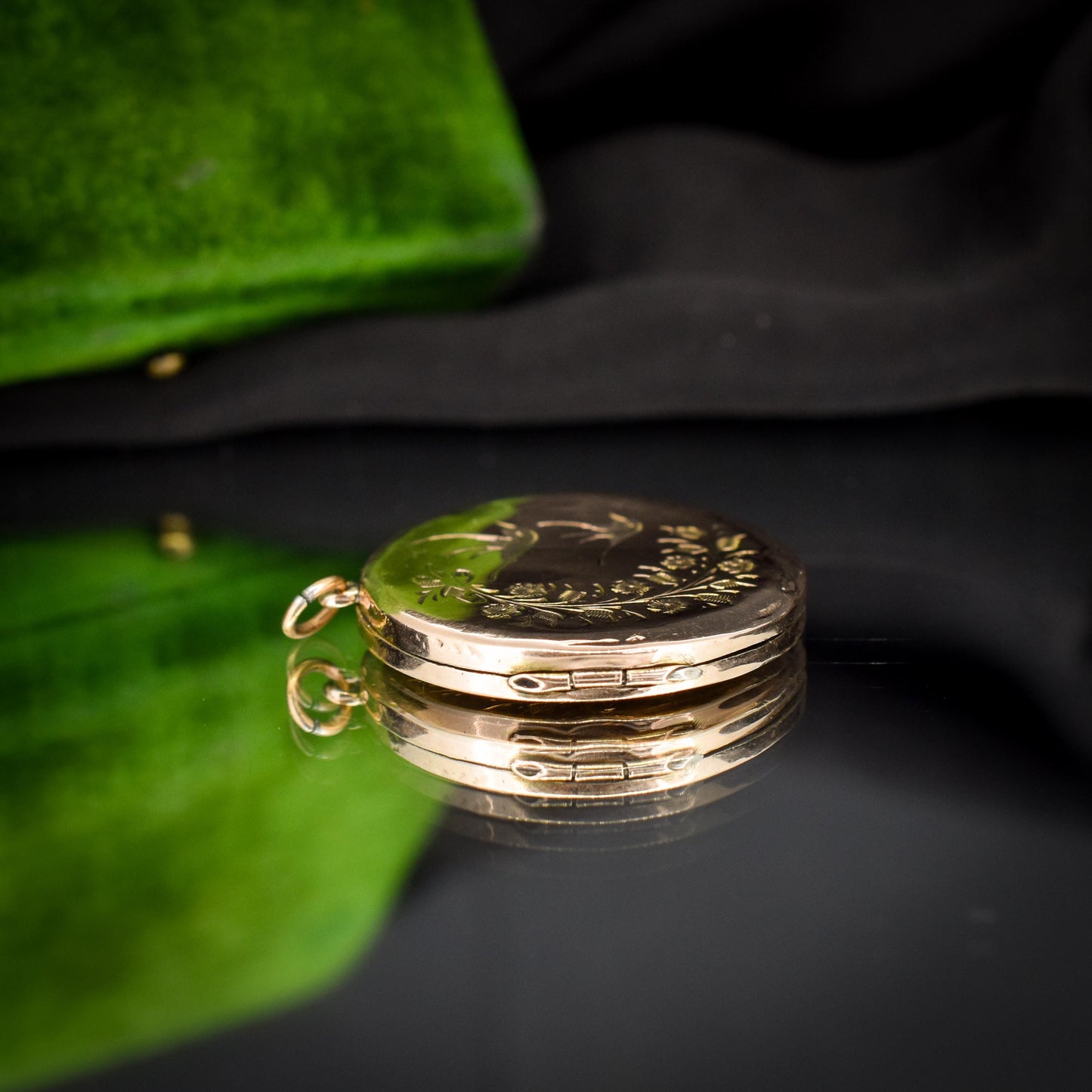 Antique Aesthetic Swallow Bird Floral 9ct Gold Round Locket Pendant | Edwardian