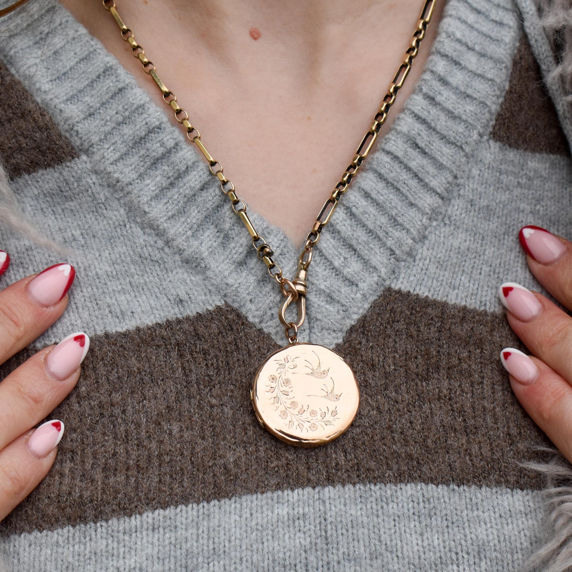 Antique Aesthetic Swallow Bird Floral 9ct Gold Round Locket Pendant | Edwardian