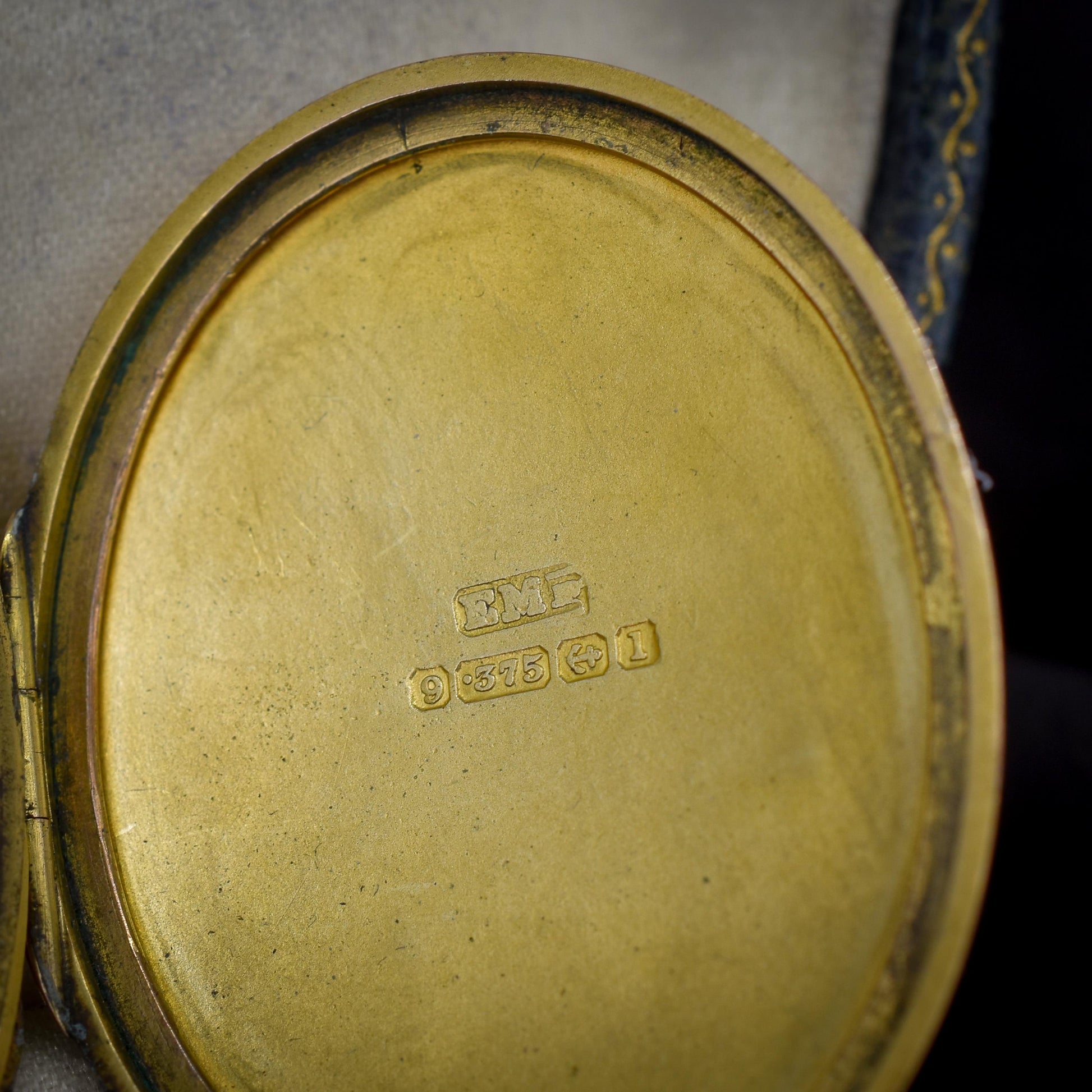 Antique '1910' 9ct Gold Engraved Fancy Oval Locket Pendant