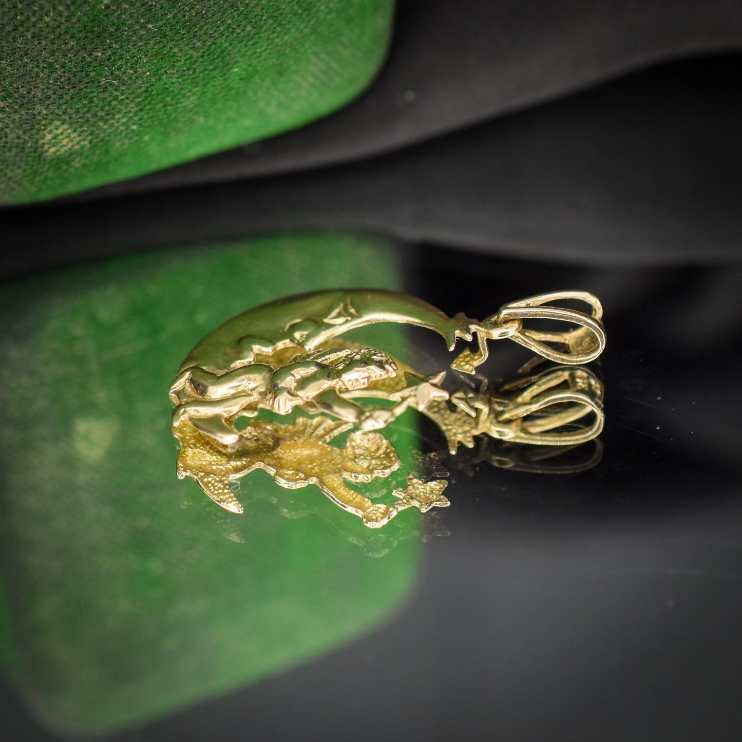 Vintage 9ct Gold Man in the Moon Cherub Charm Pendant