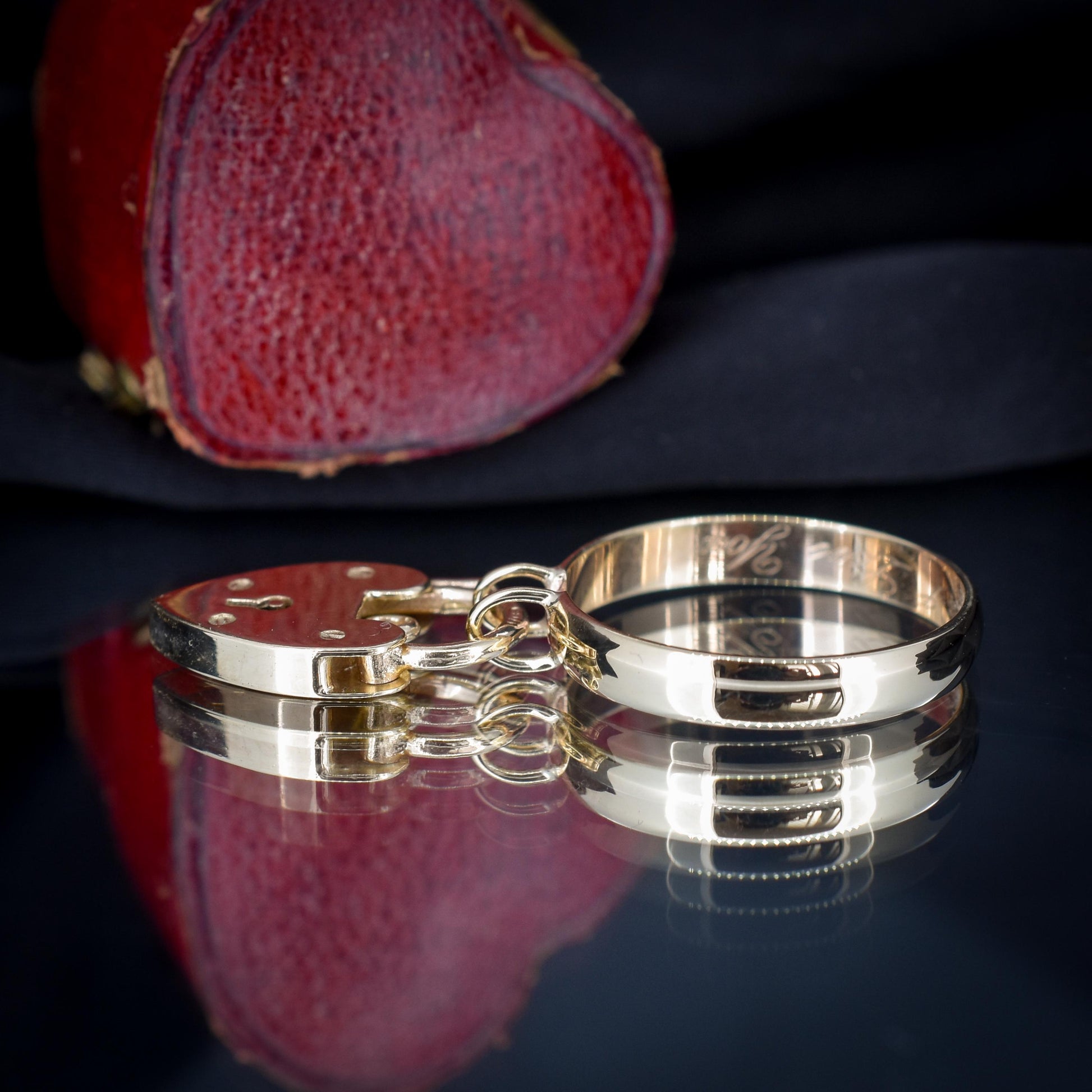 Vintage 'I LOVE YOU' Heart Padlock Drop 9ct Yellow Gold Band Ring