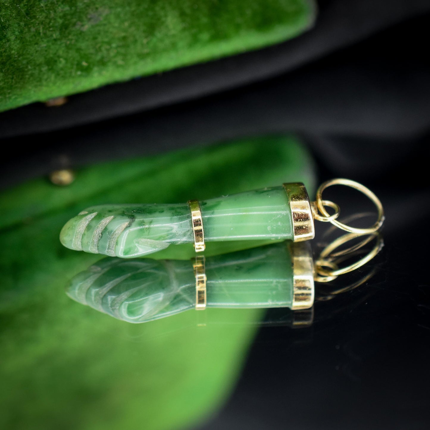 Vintage Green Jade Hand Mano Figa Pendant