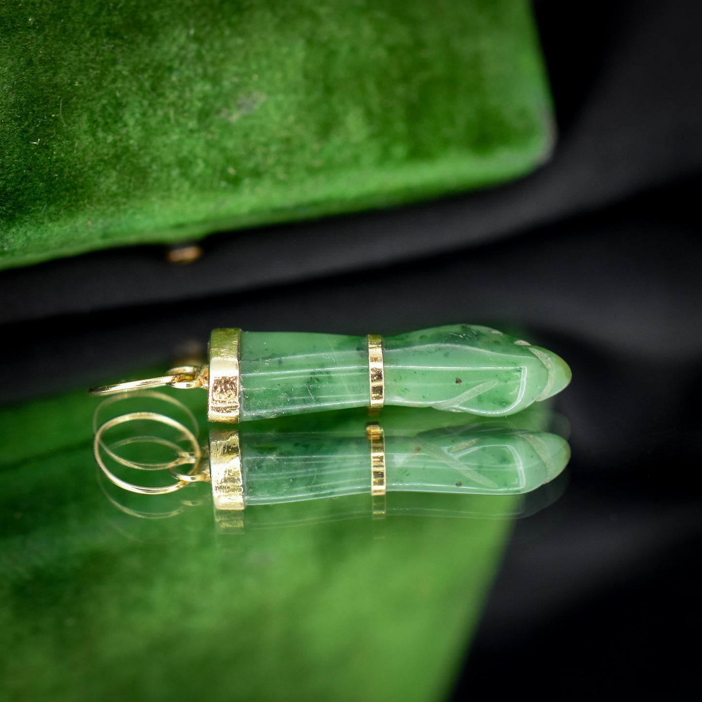Vintage Green Jade Hand Mano Figa Pendant