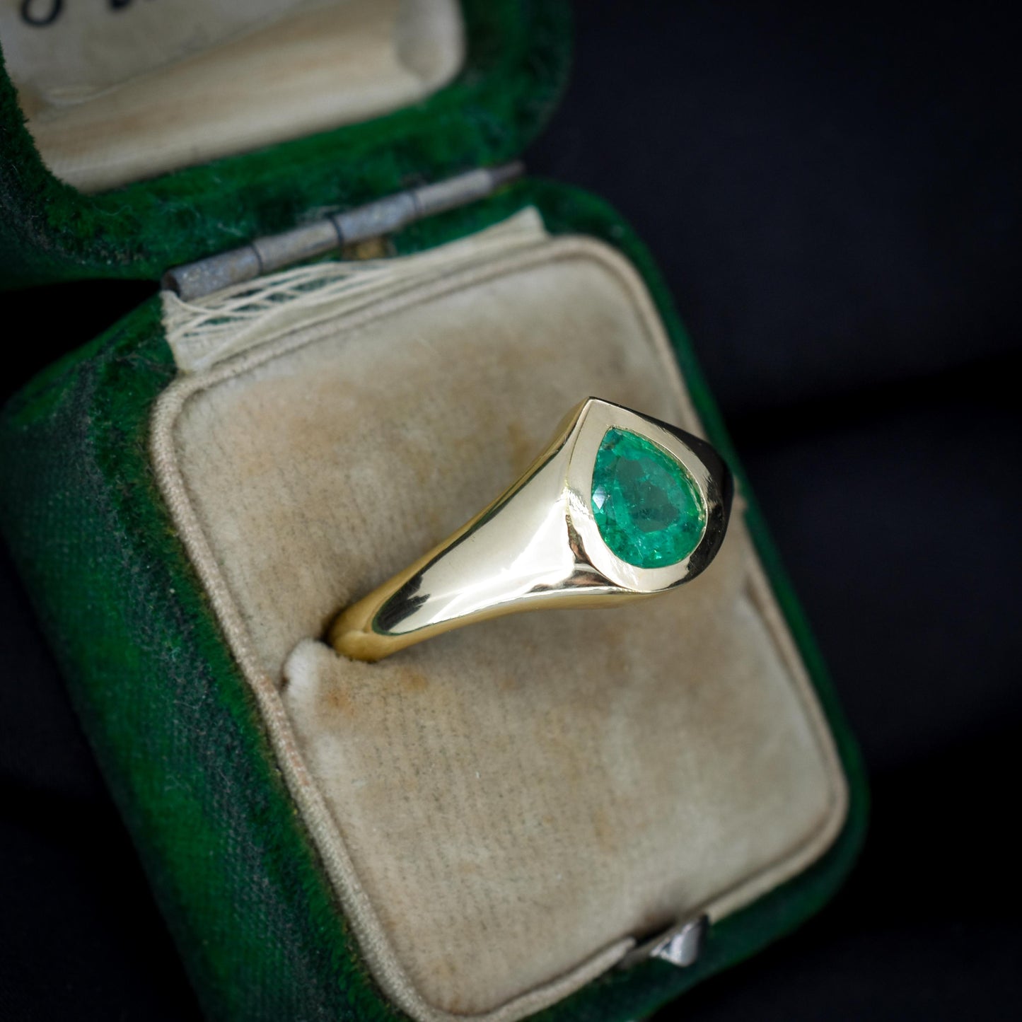 0.81ct Pear-cut Natural Emerald 18ct Gold Signet Gypsy Ring