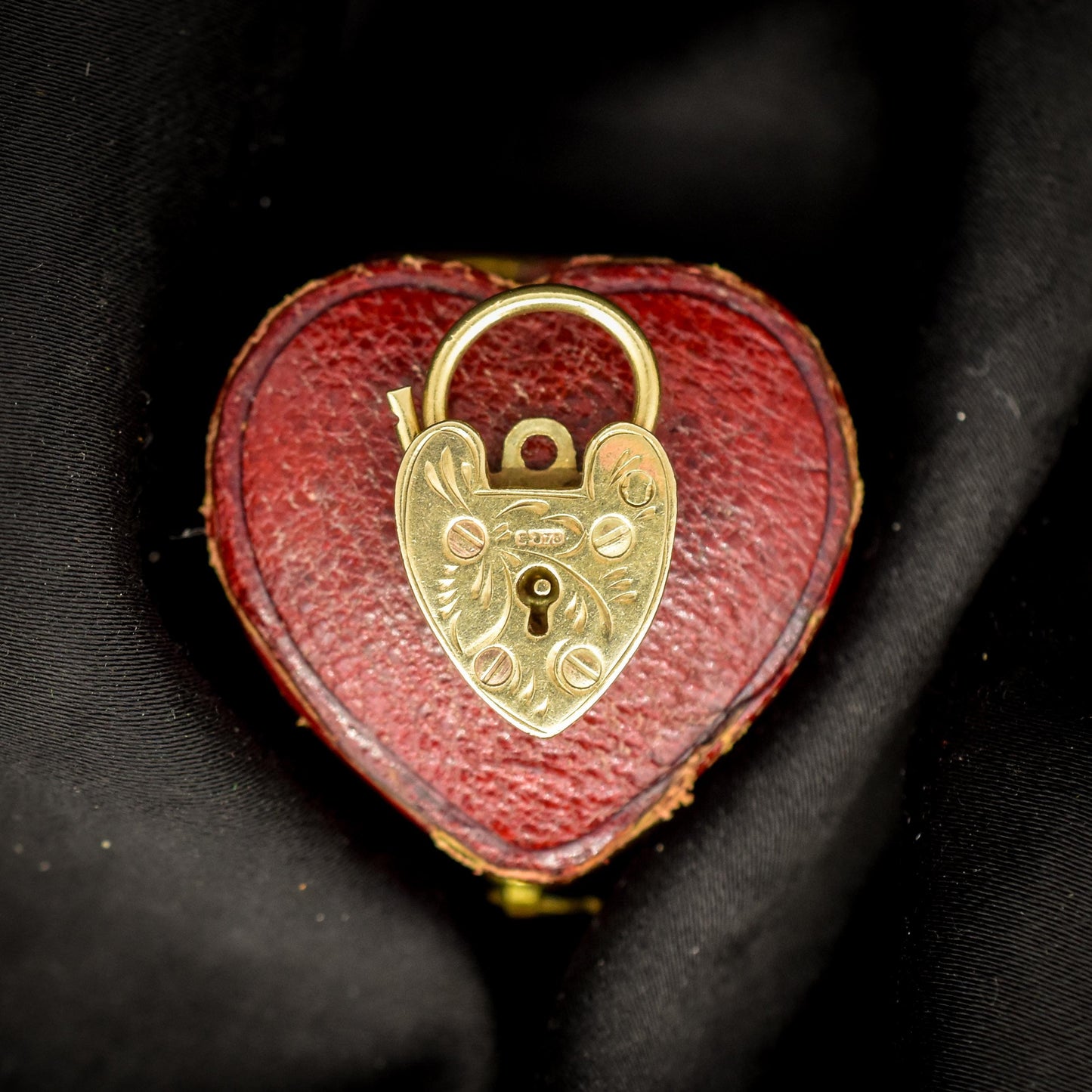 Vintage 9ct Yellow Gold Engraved Heart Padlock Charm Pendant