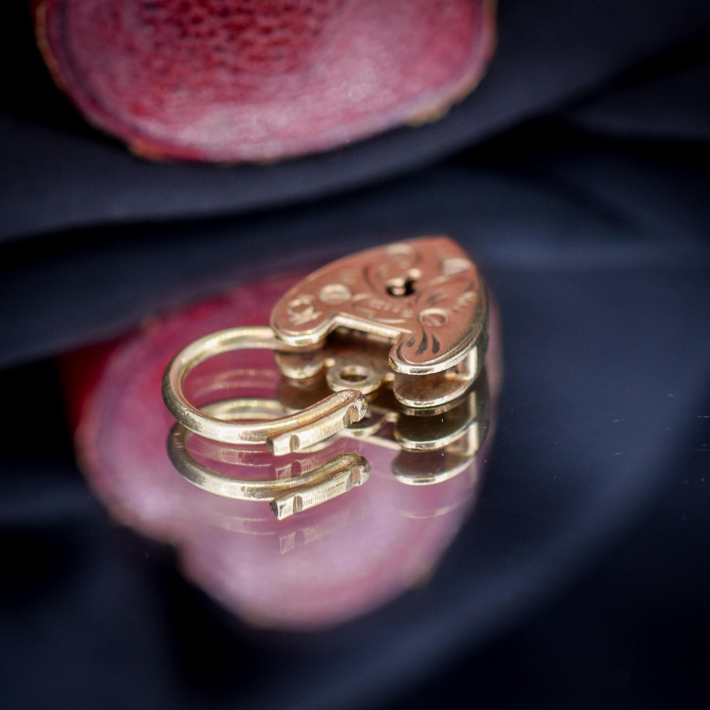 Vintage 9ct Yellow Gold Engraved Heart Padlock Charm Pendant