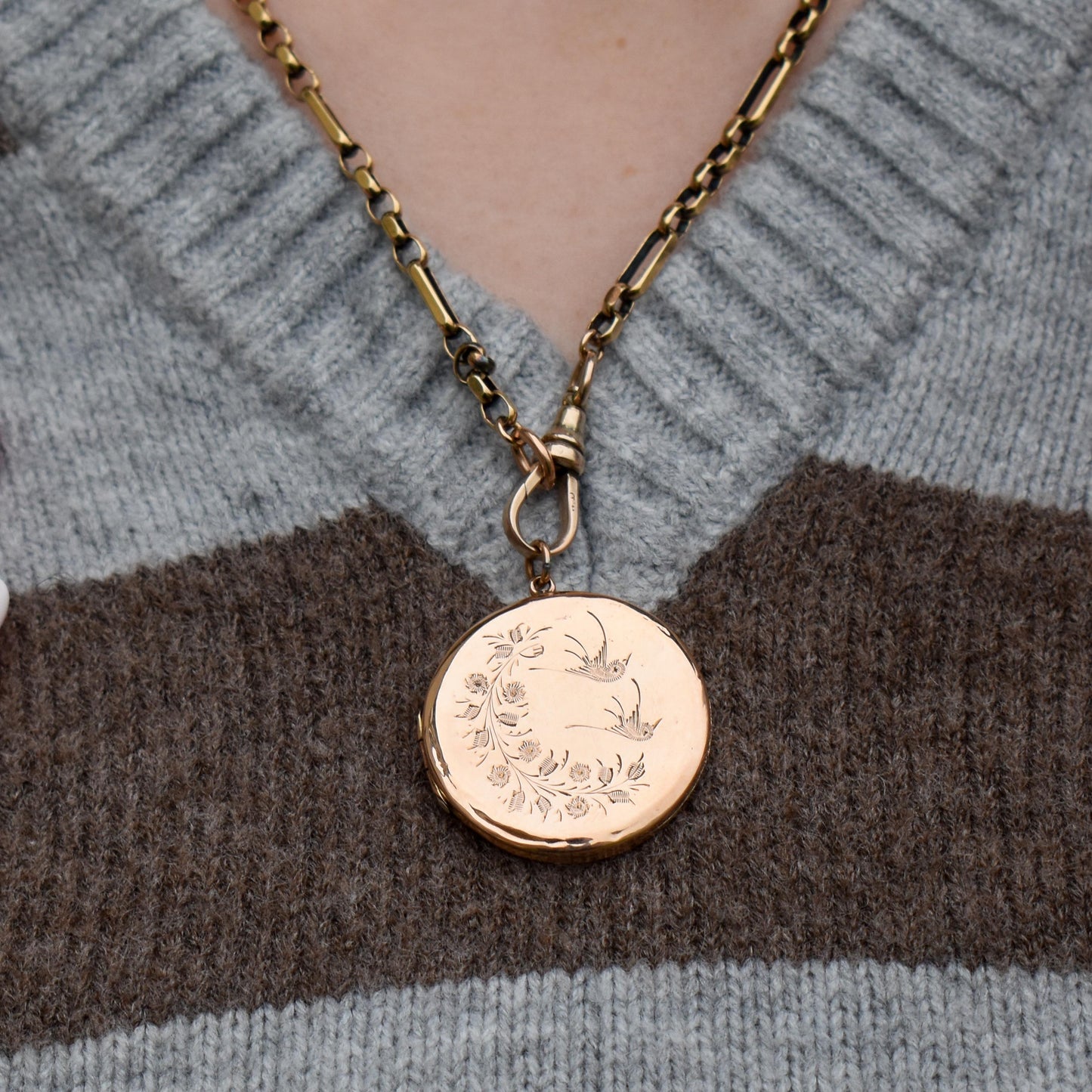 Antique Aesthetic Swallow Bird Floral 9ct Gold Round Locket Pendant | Edwardian