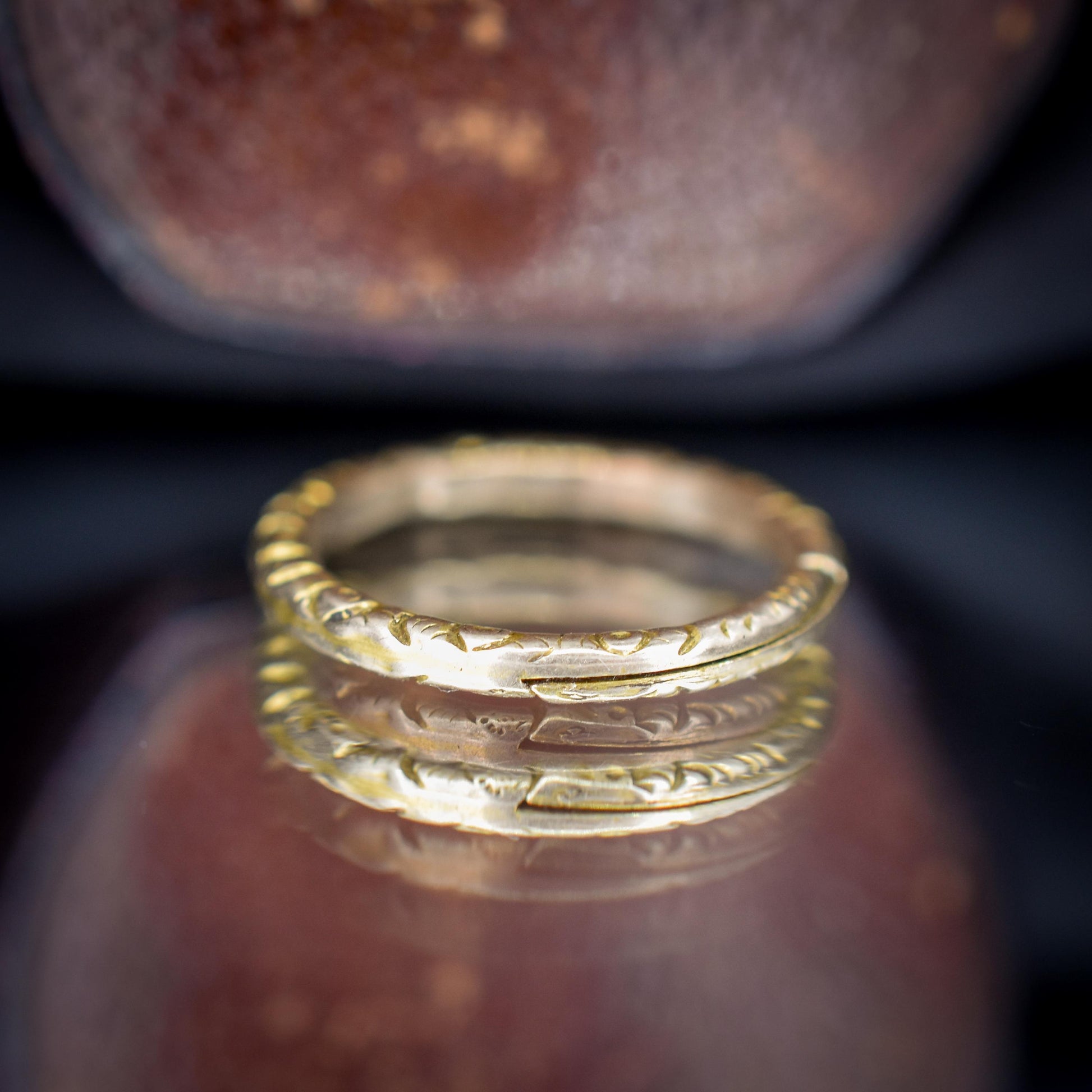 Antique 9ct Gold Engraved Split Ring, 17mm