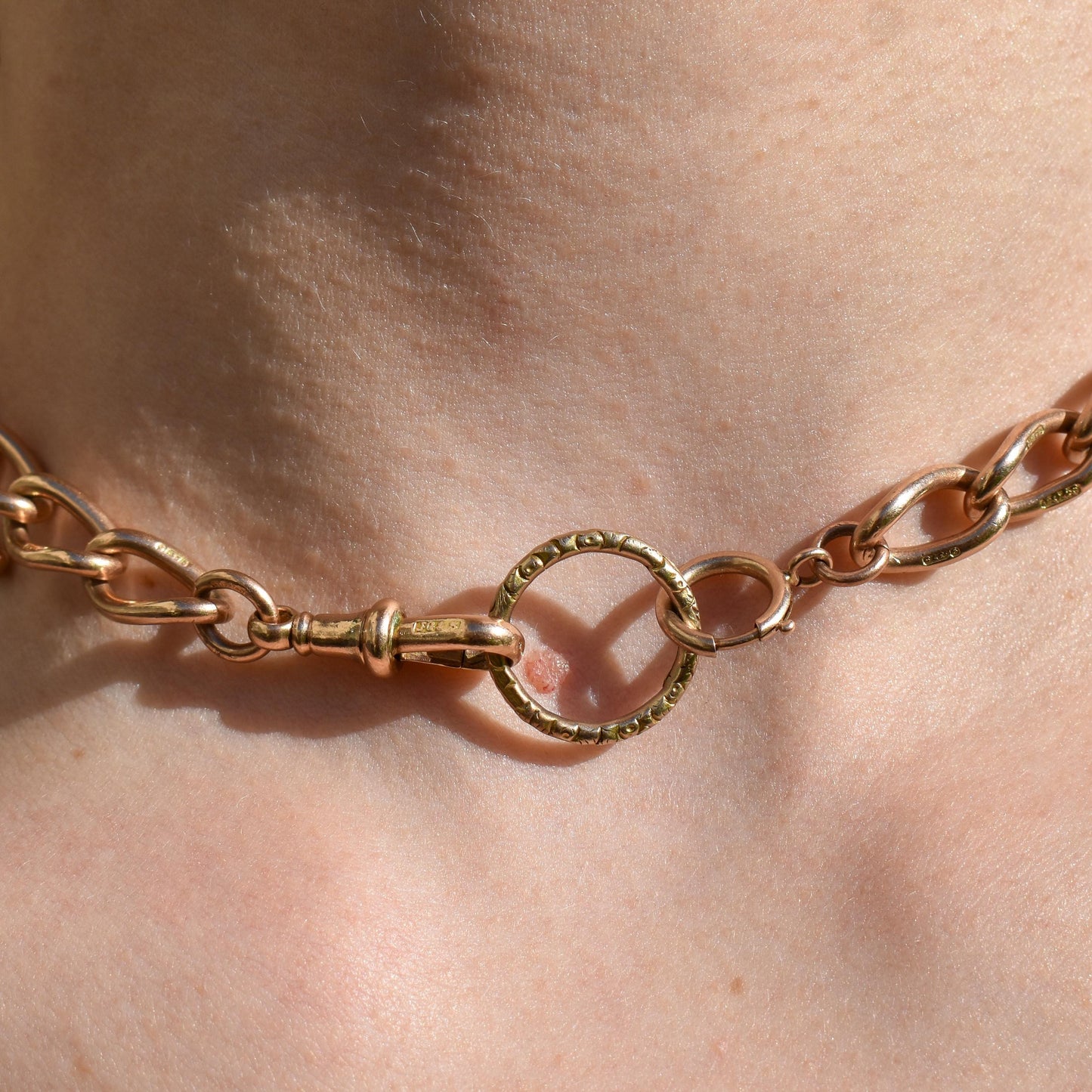 Antique 9ct Gold Engraved Split Ring, 17mm