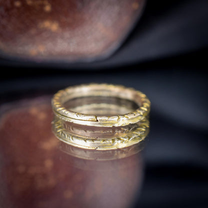 Antique 9ct Gold Engraved Split Ring, 17mm