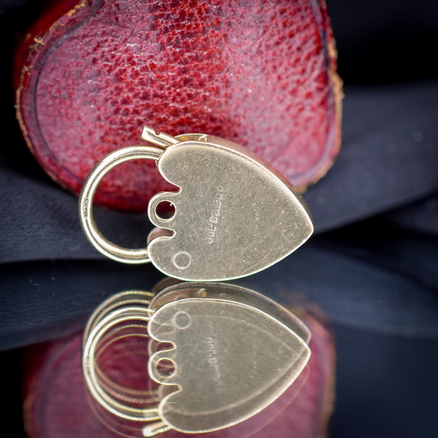 Vintage 9ct Yellow Gold Engraved Heart Padlock Charm Pendant