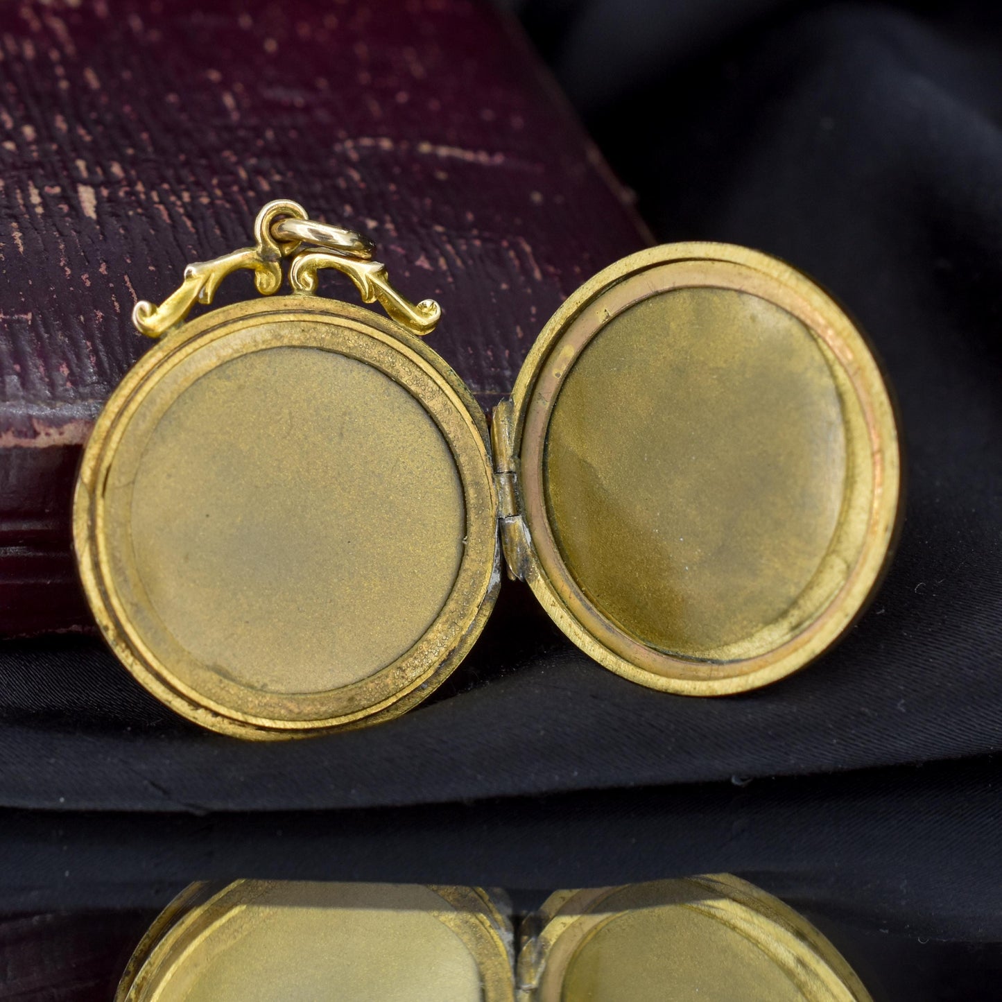 Antique 9ct Gold Engraved Round Fancy Locket Pendant