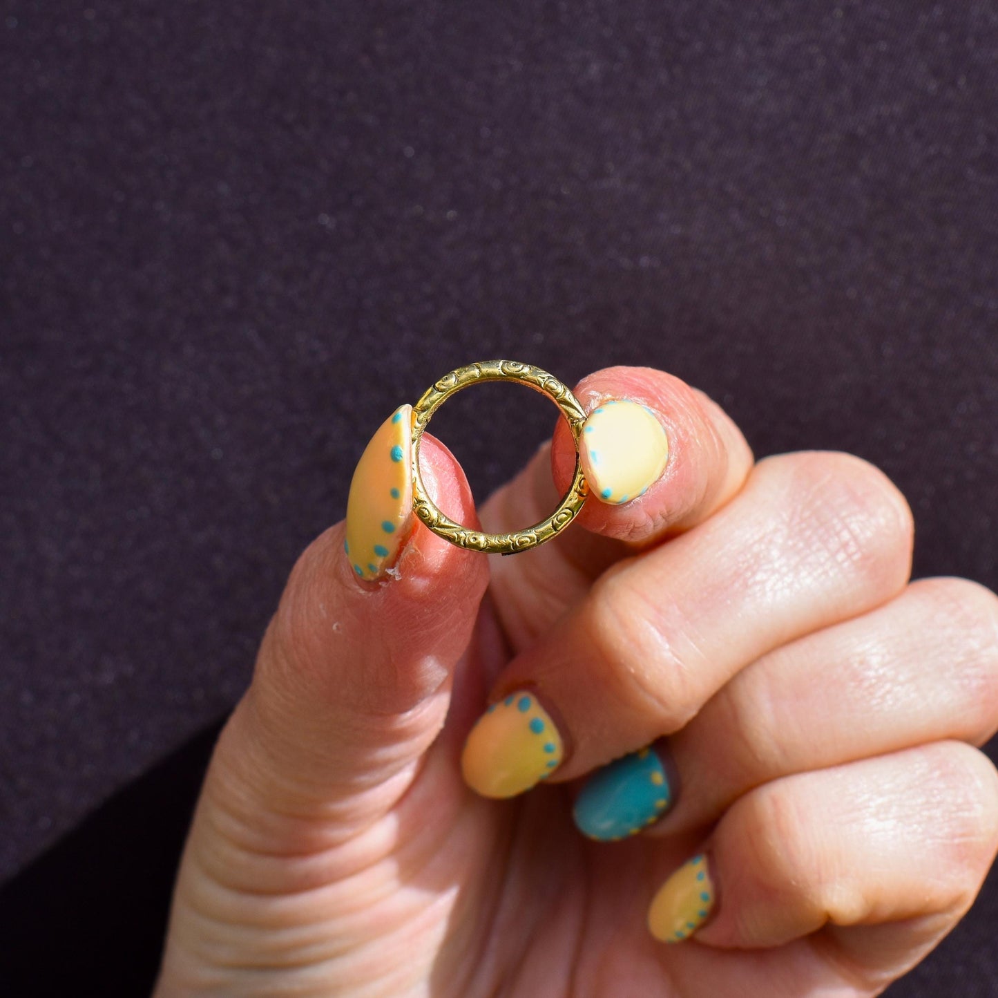 Antique Gold Cased Engraved Split Ring, 17mm