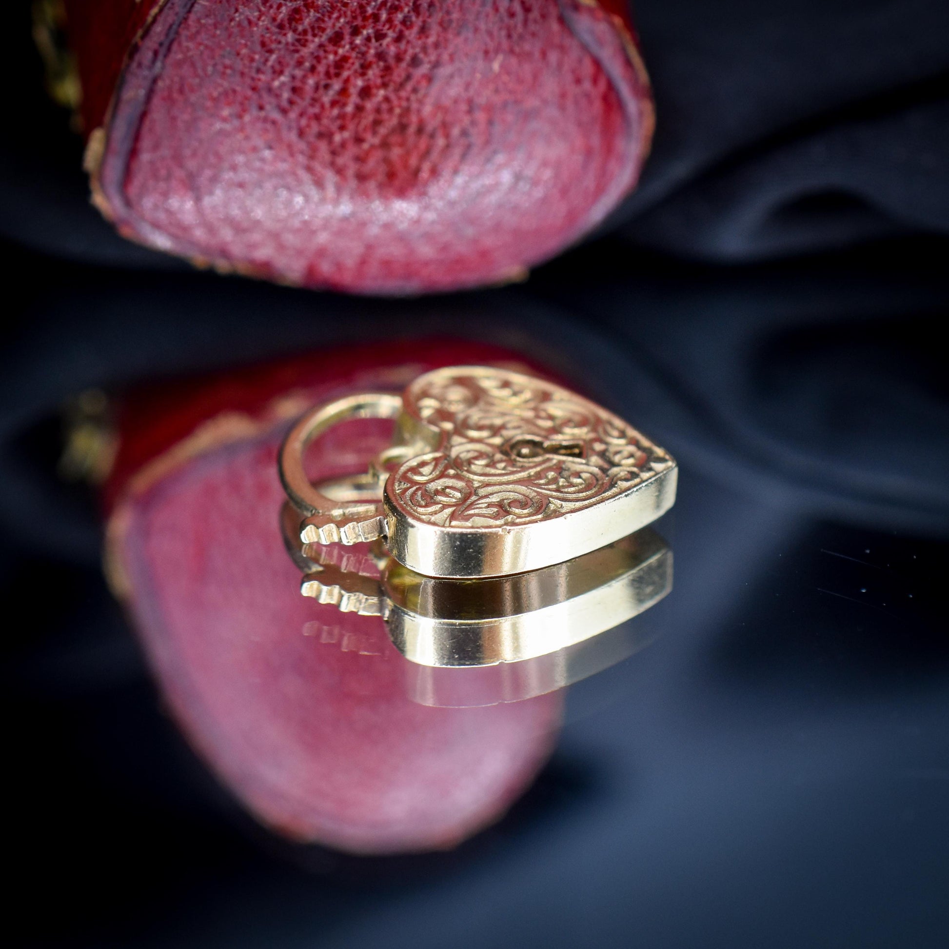 Vintage 9ct Yellow Gold Engraved Fancy Heart Padlock Charm Pendant