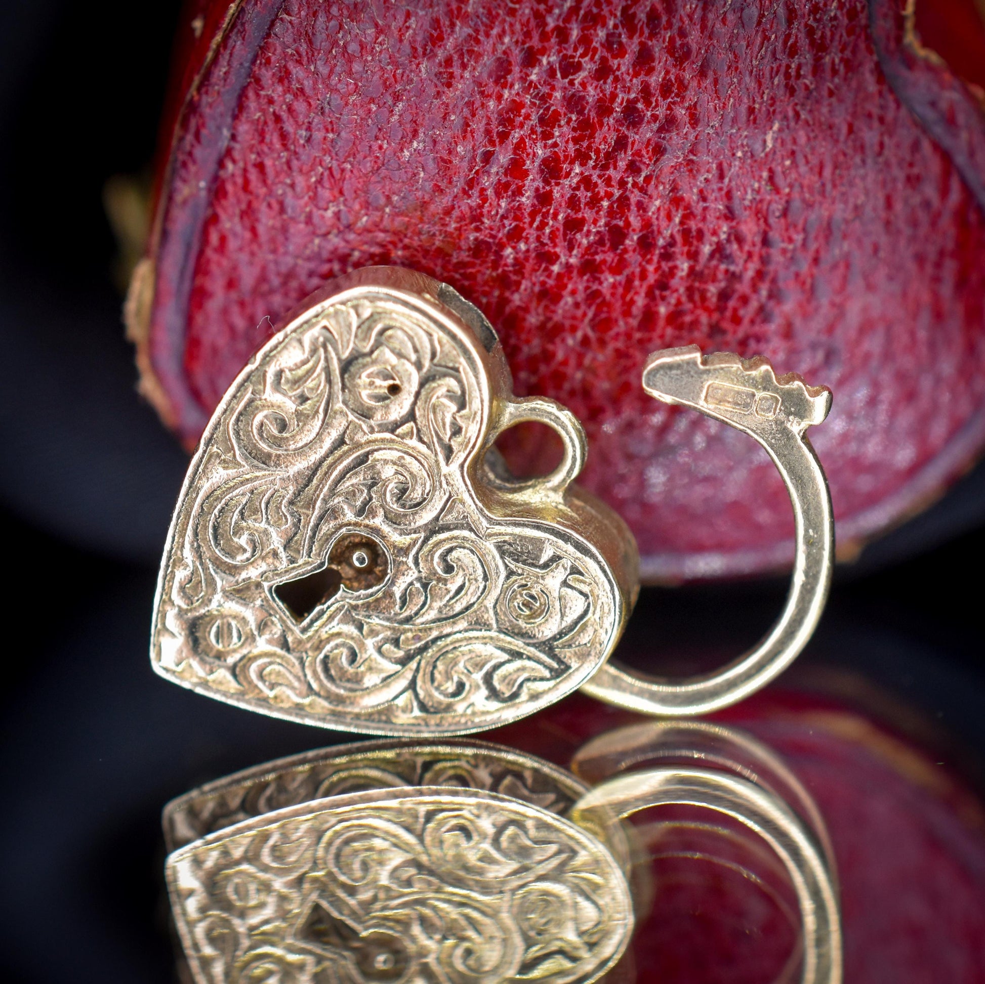Vintage 9ct Yellow Gold Engraved Fancy Heart Padlock Charm Pendant
