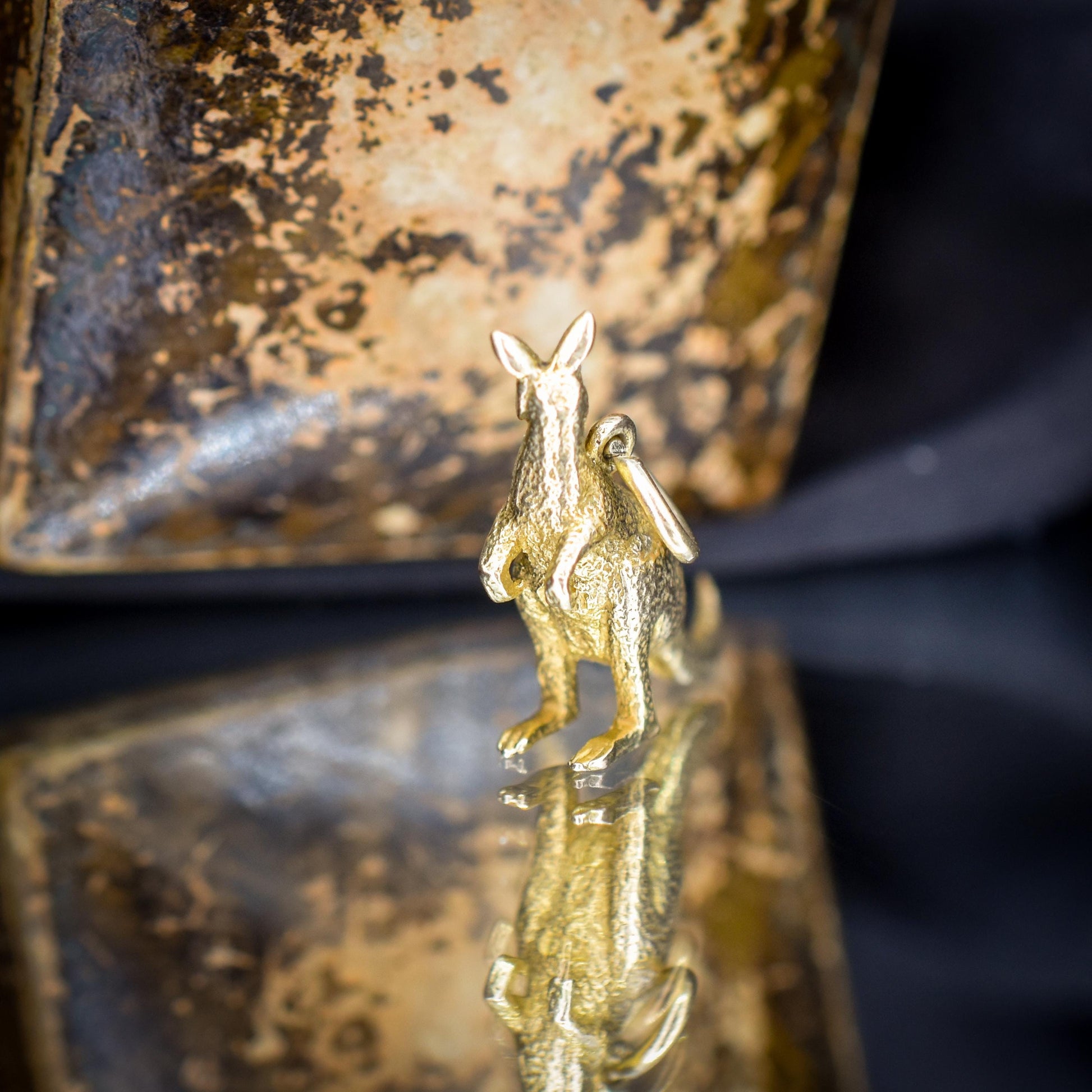 Vintage 9ct Yellow Gold Solid Kangaroo Animal Charm Pendant