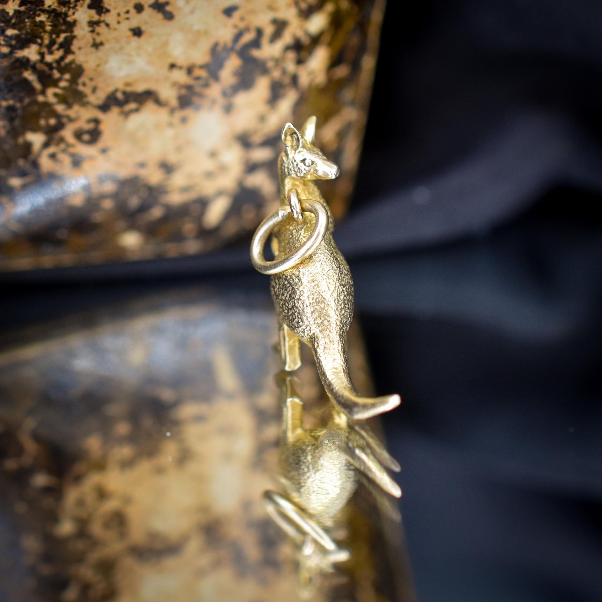 Vintage 9ct Yellow Gold Solid Kangaroo Animal Charm Pendant