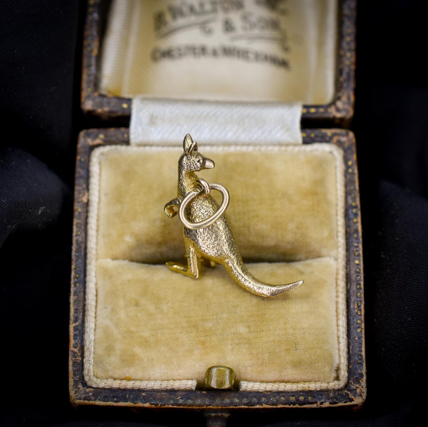 Vintage 9ct Yellow Gold Solid Kangaroo Animal Charm Pendant