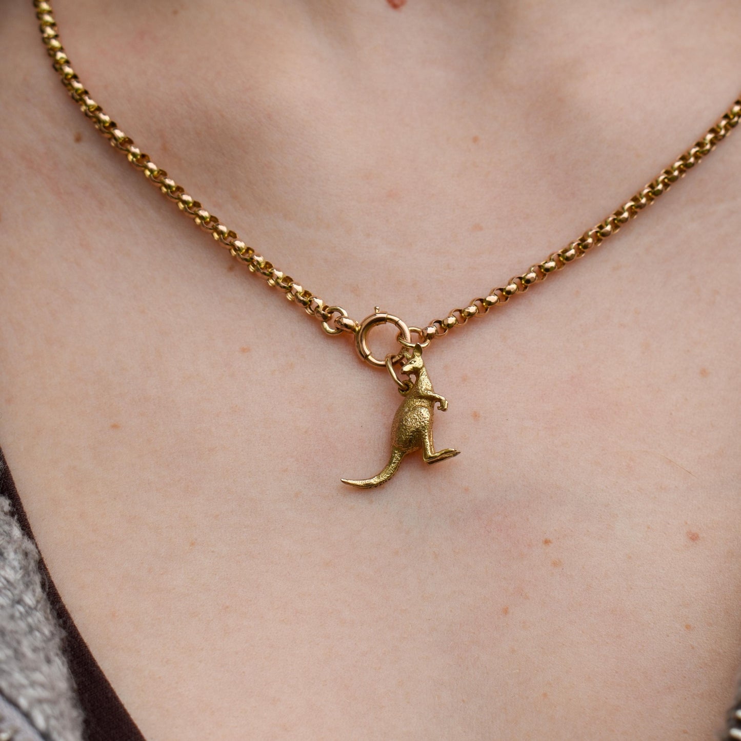 Vintage 9ct Yellow Gold Solid Kangaroo Animal Charm Pendant