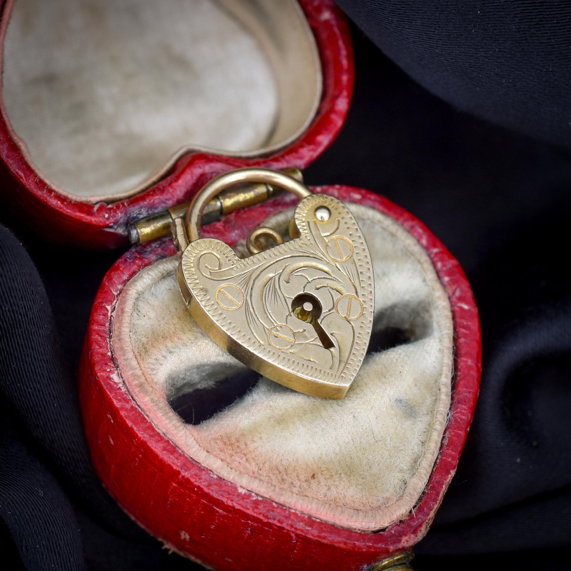 Vintage 9ct Yellow Gold Engraved Heart Padlock Charm Pendant